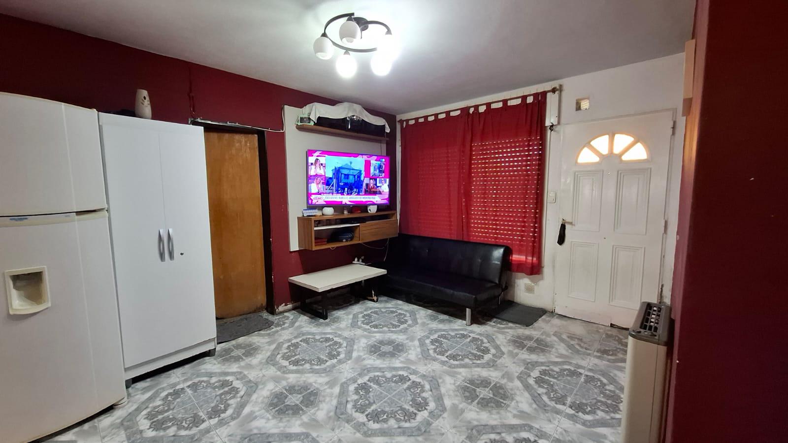 CASA A RESTAURAR 2 DORM  DPTO TRASERO - B JERONIMO L. CABRERA