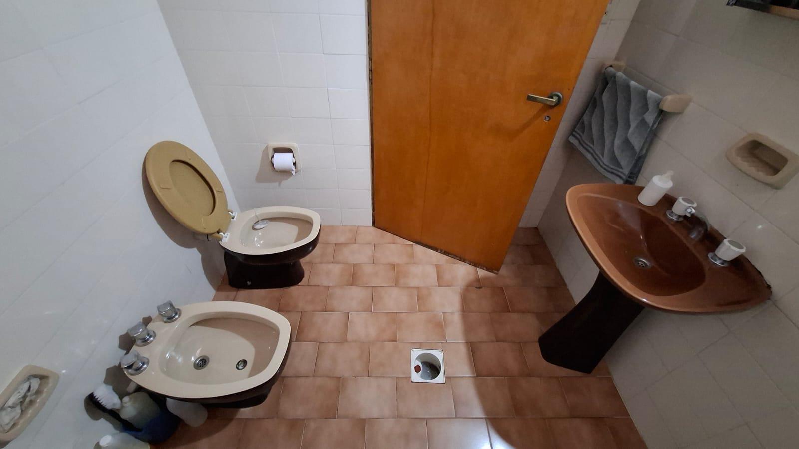 CASA A RESTAURAR 2 DORM  DPTO TRASERO - B JERONIMO L. CABRERA