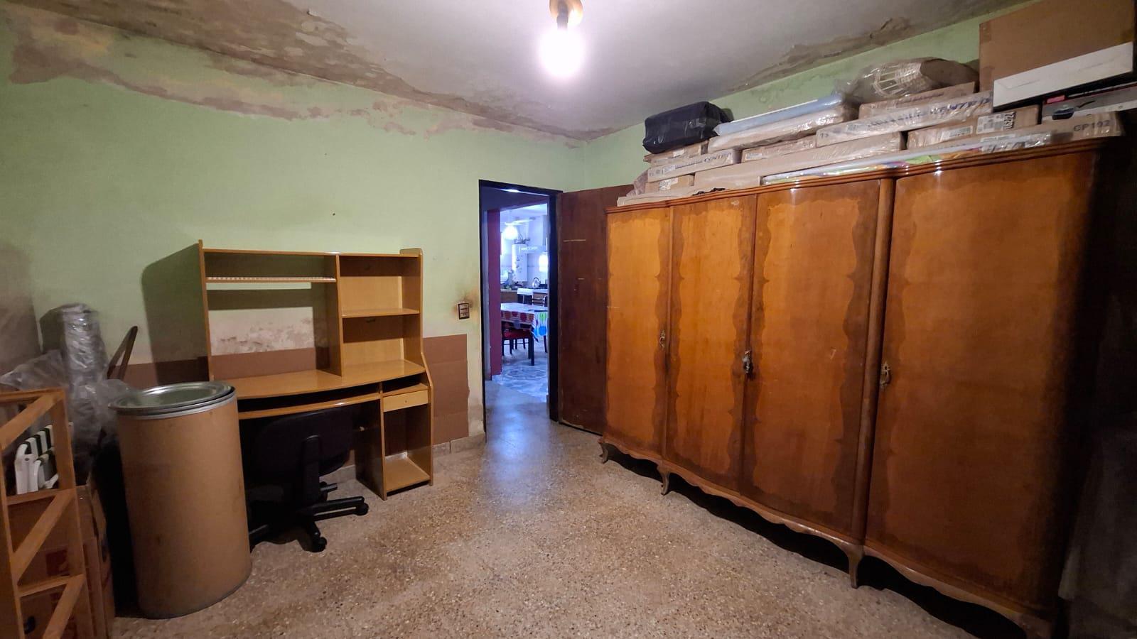 CASA A RESTAURAR 2 DORM  DPTO TRASERO - B JERONIMO L. CABRERA