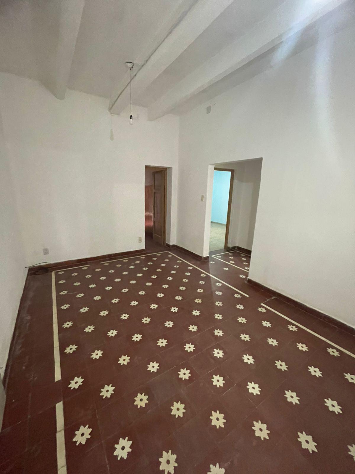 ALQUILER CASA- 2 dormitorios y patio- B Ameghino Sud