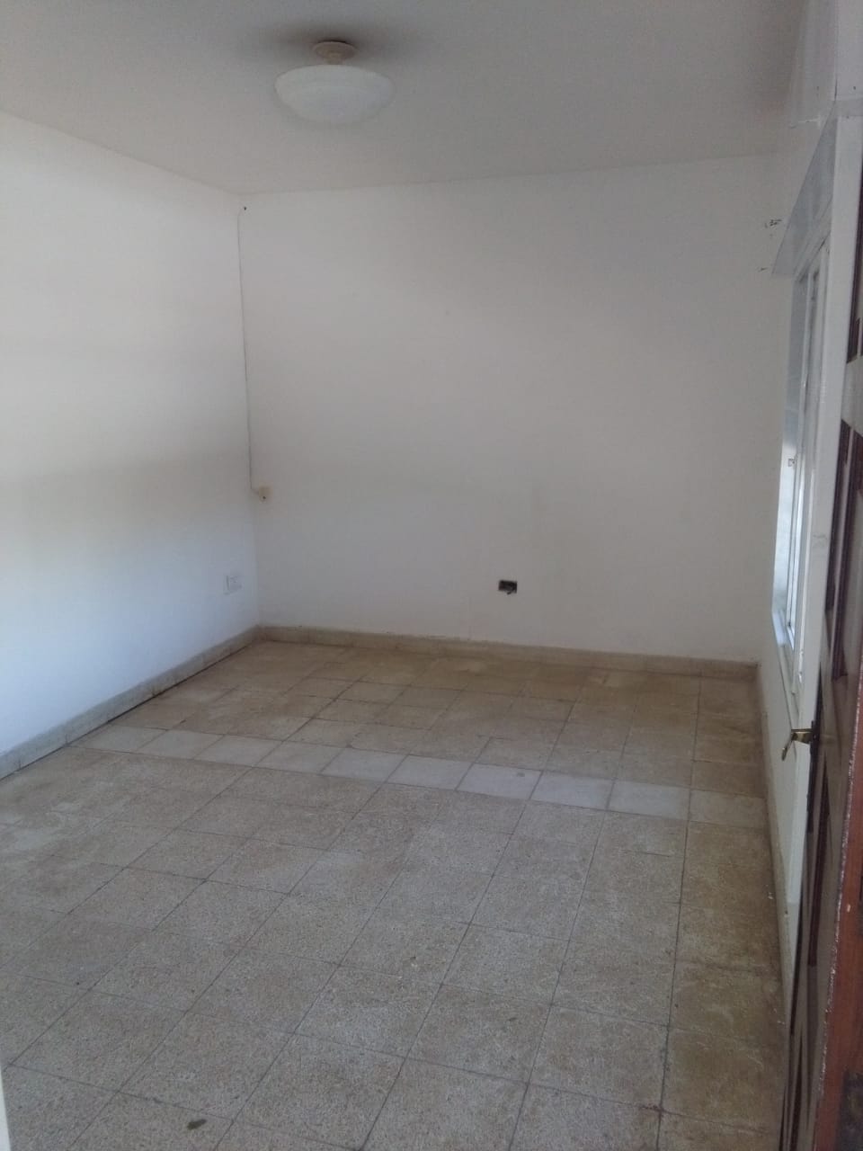 CASA EN VENTA 2 DORMITORIOS ZONA SUR