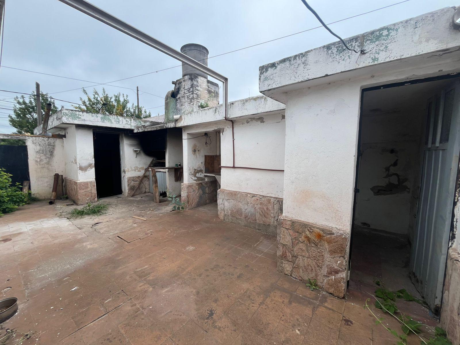 CASA EN VENTA VILLA ALLENDE P REFACCIONAR MAS DPTO CON RENTA