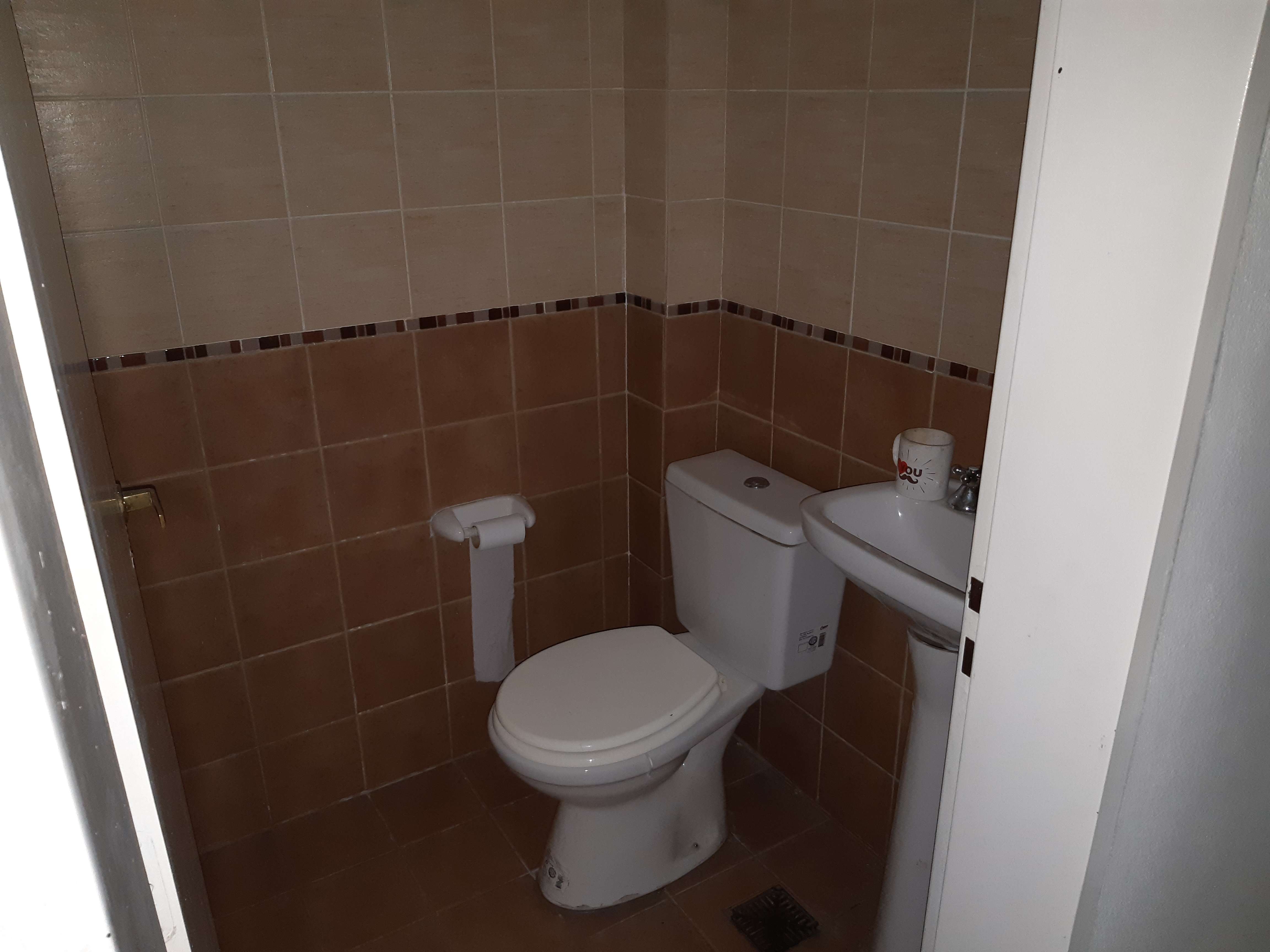 LOCAL EN ALQUILER B POETA LUGONES