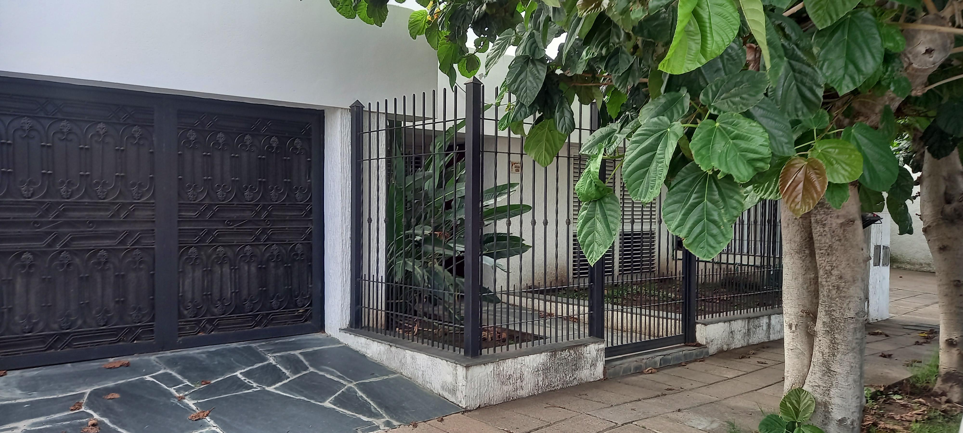 CASA EN VENTA BARRIO POETA LUGONES