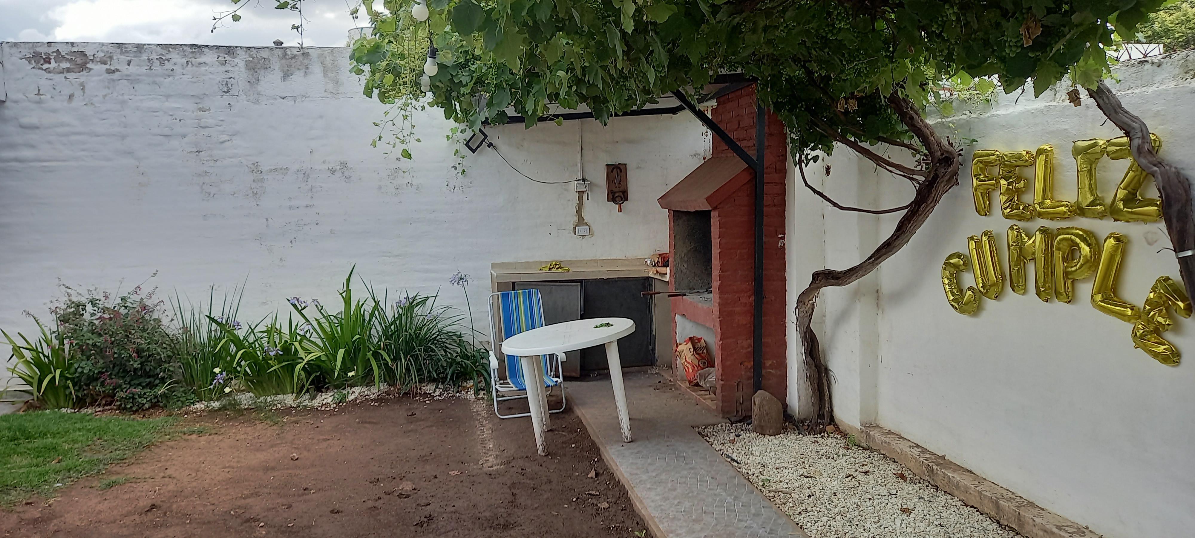 CASA EN VENTA BARRIO POETA LUGONES