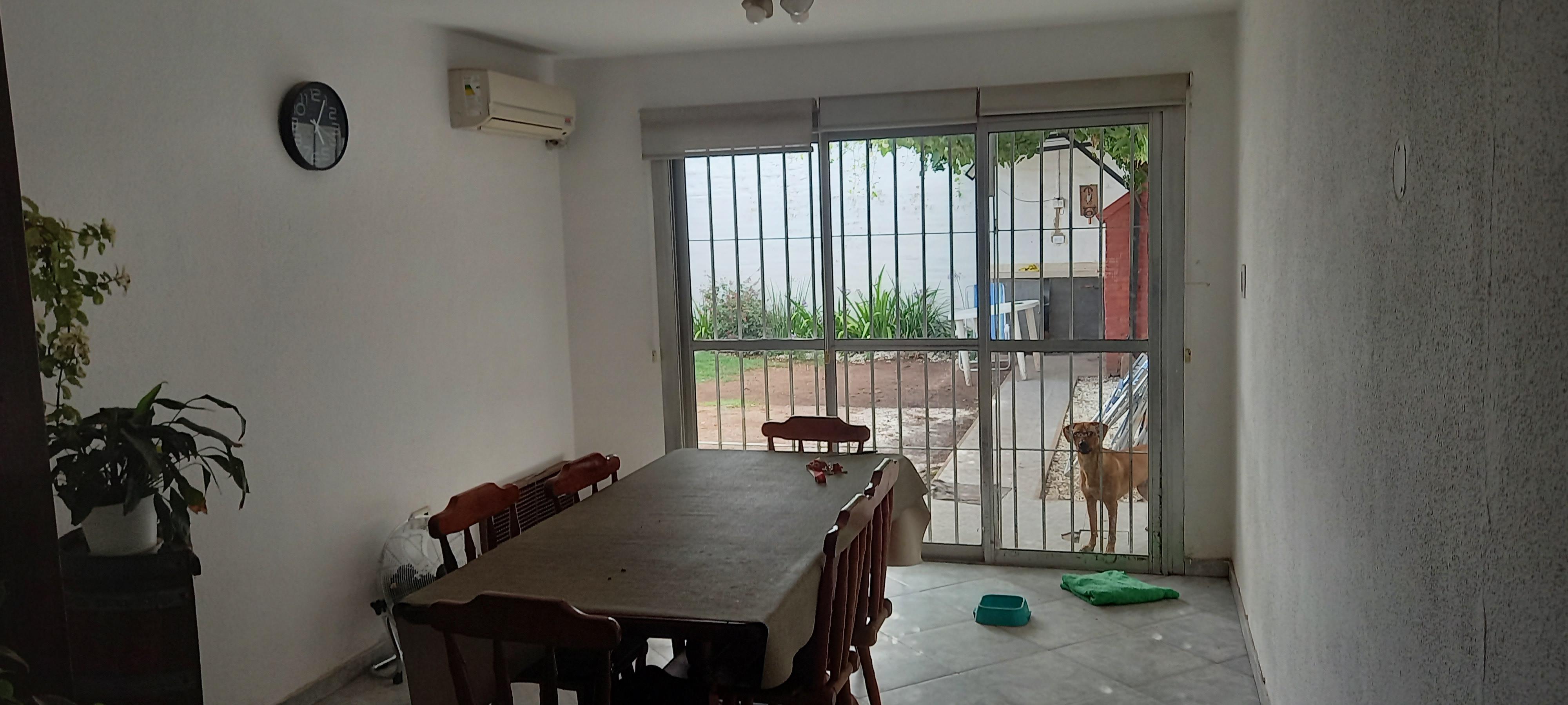 CASA EN VENTA BARRIO POETA LUGONES