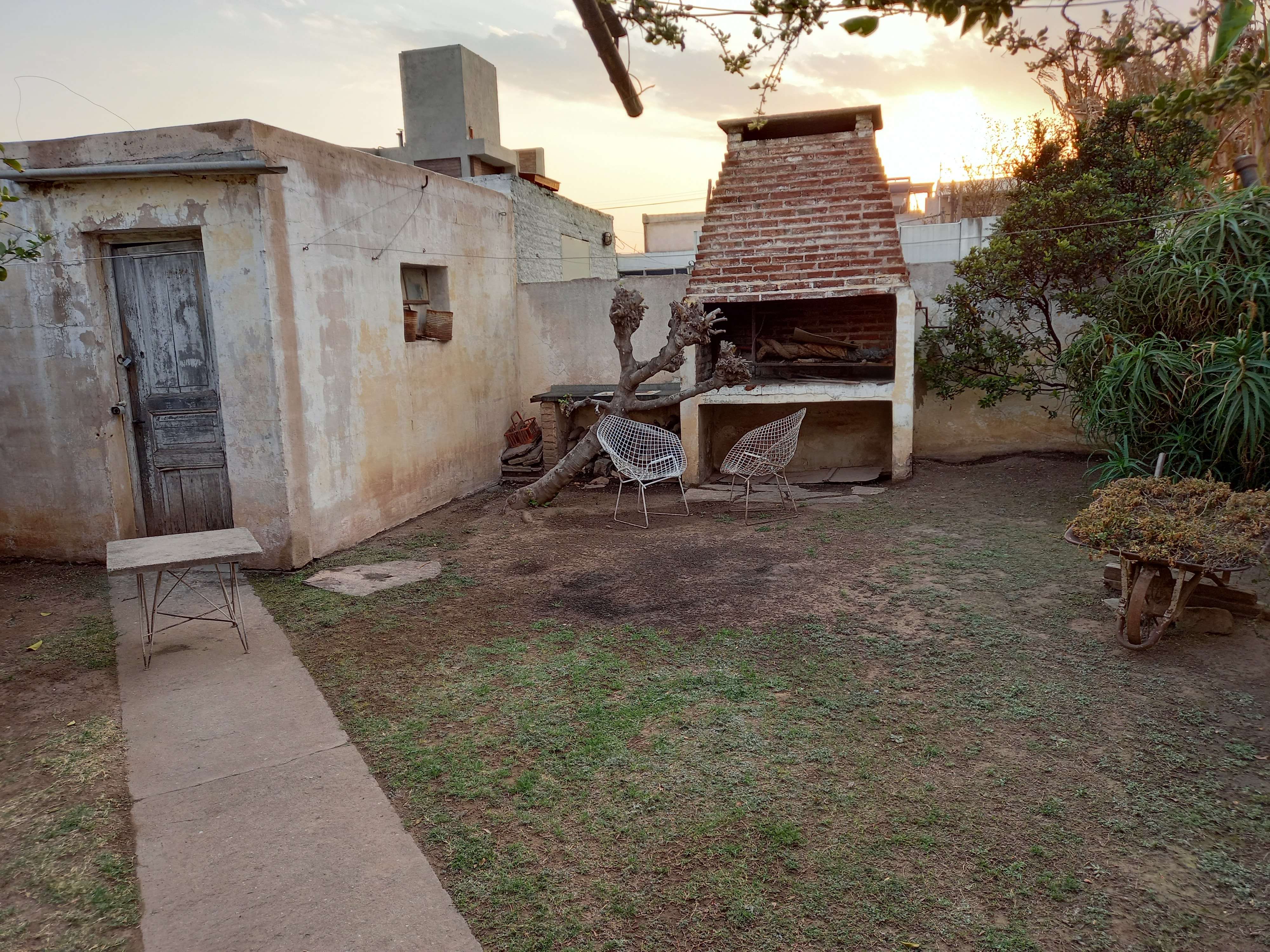 CASA EN VENTA BARRIO POETA LUGONES