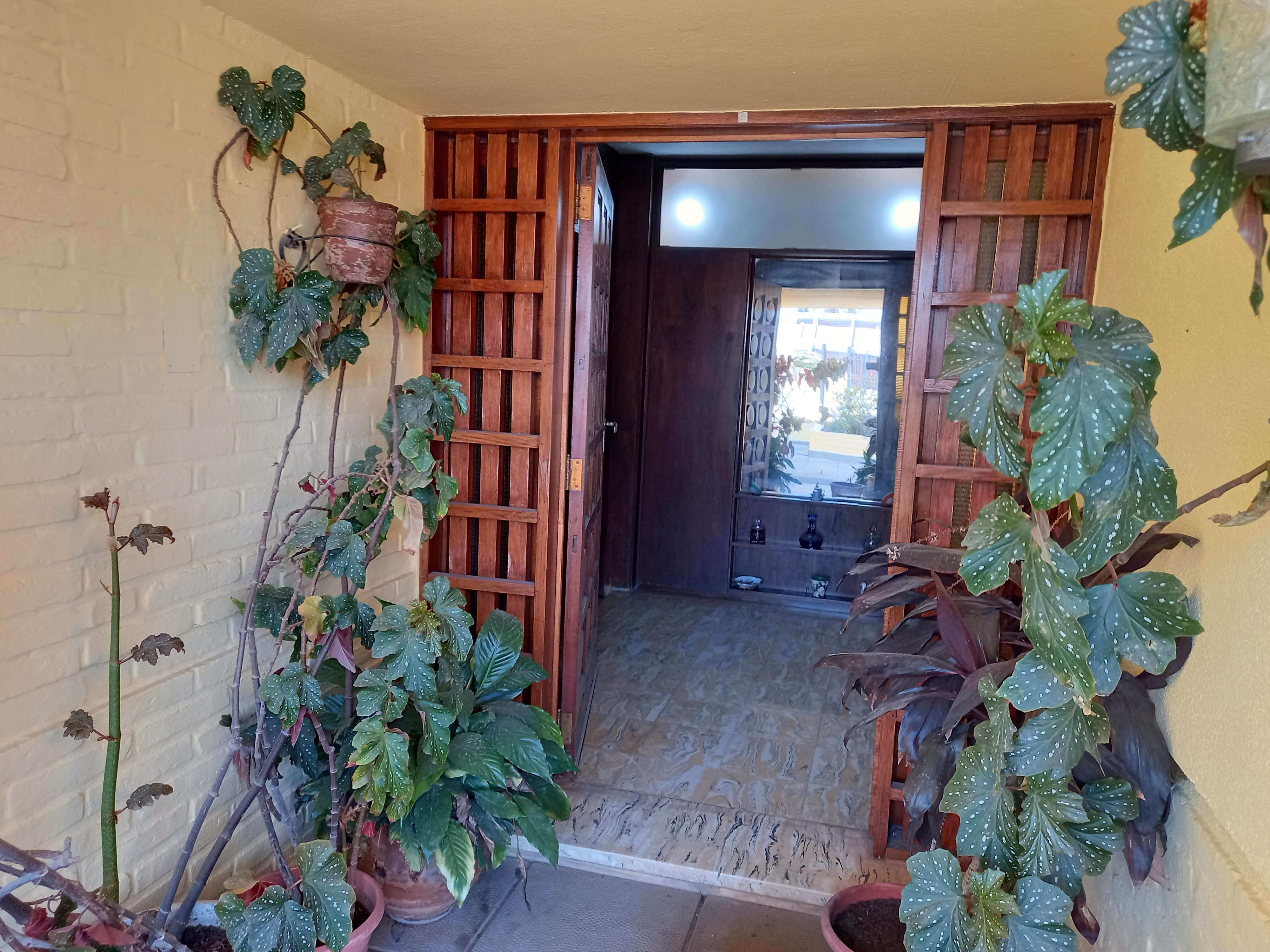 CASA EN VENTA SOBRE CAMINO A 60 CUADRAS
