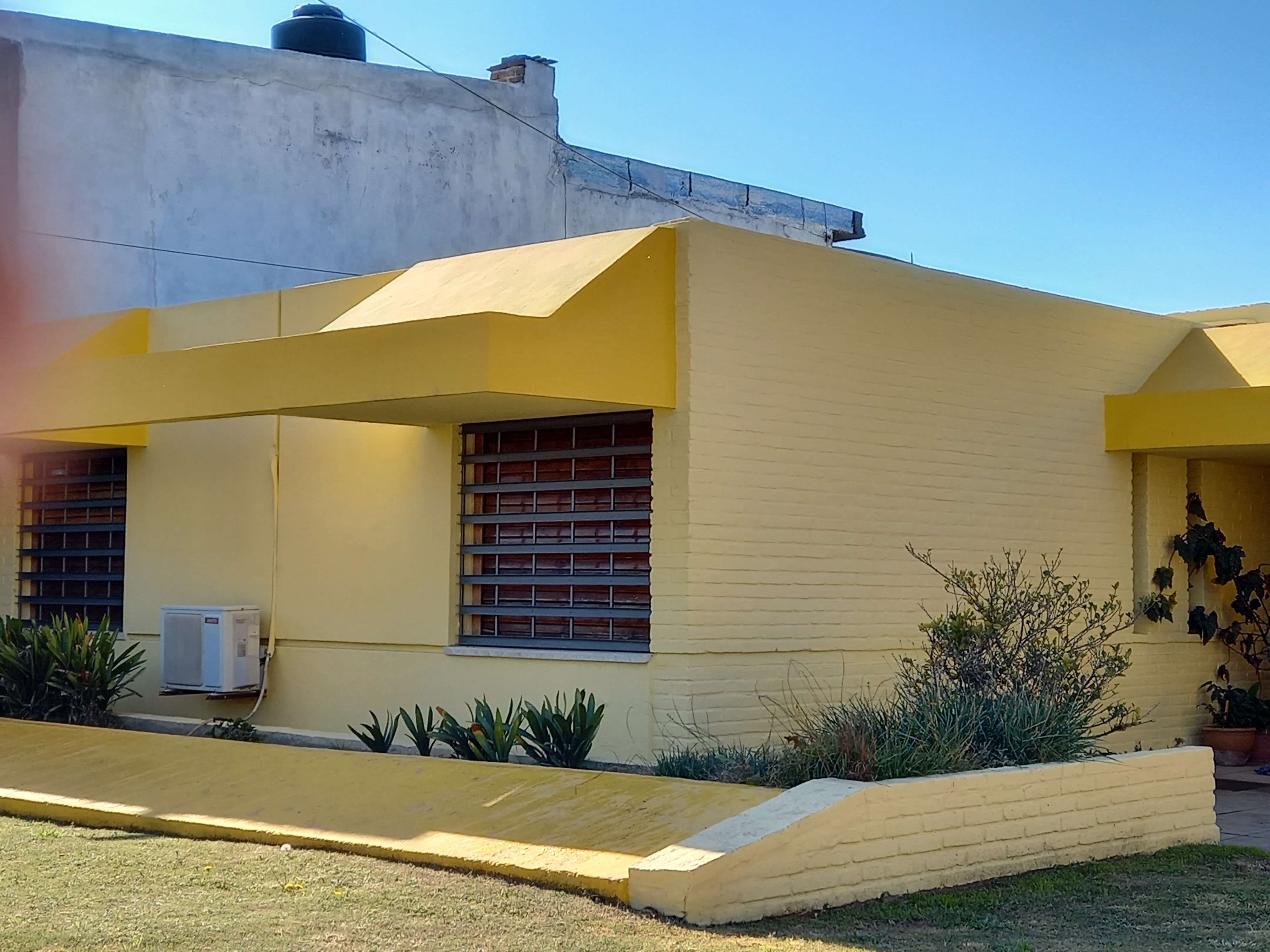 CASA EN VENTA SOBRE CAMINO A 60 CUADRAS