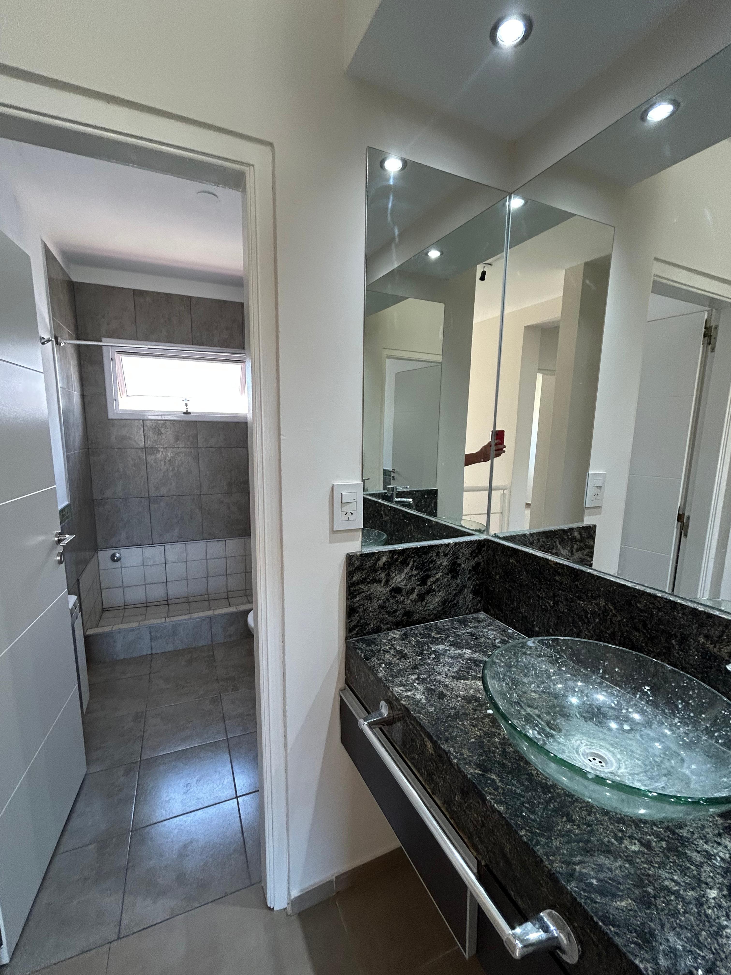 Dúplex 3 Dorm  3 Baños  Cochera  Patio c Asador  Pileta y Seguridad 24hs en Altos de Manantiales