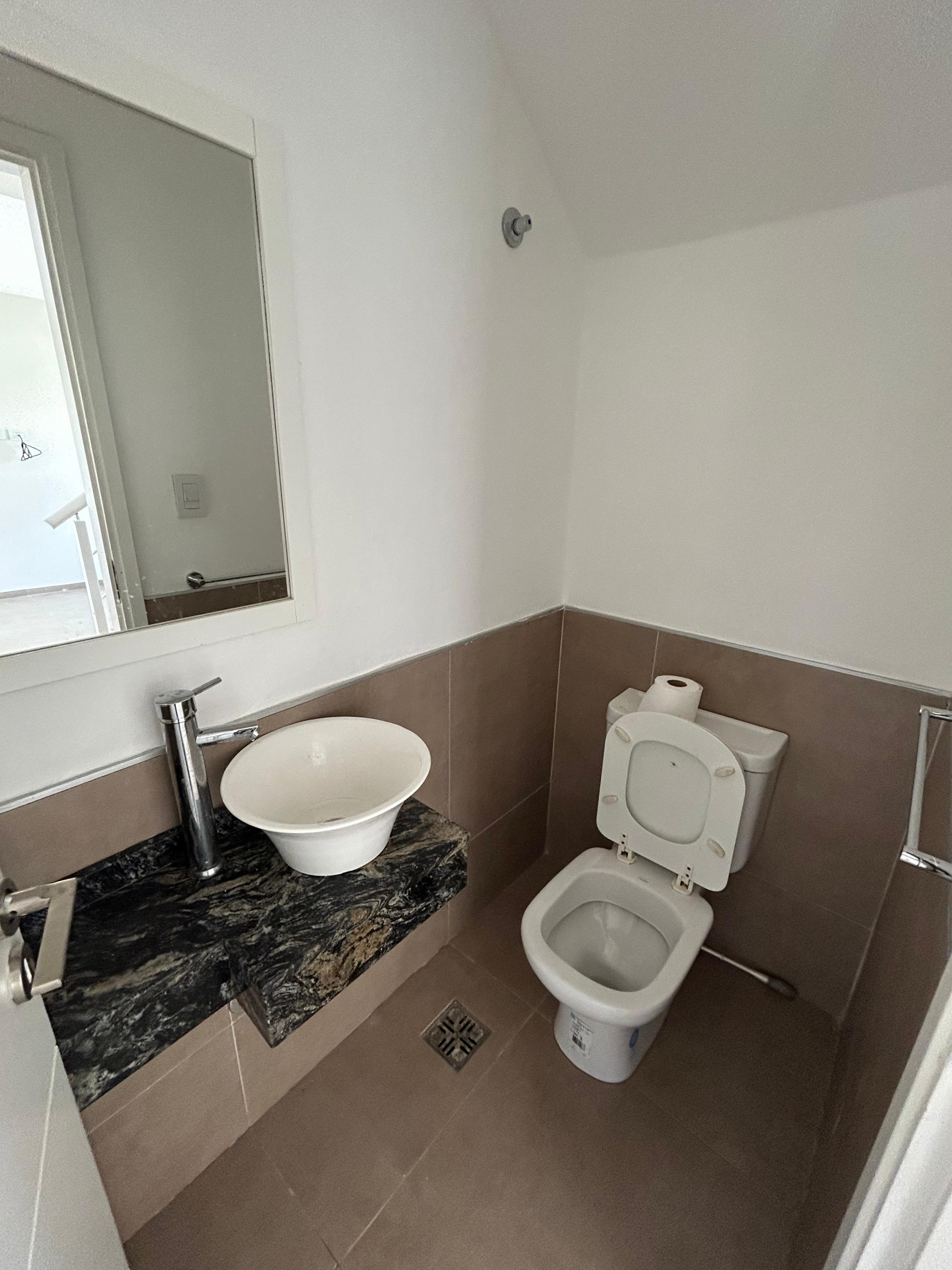 Dúplex 3 Dorm  3 Baños  Cochera  Patio c Asador  Pileta y Seguridad 24hs en Altos de Manantiales