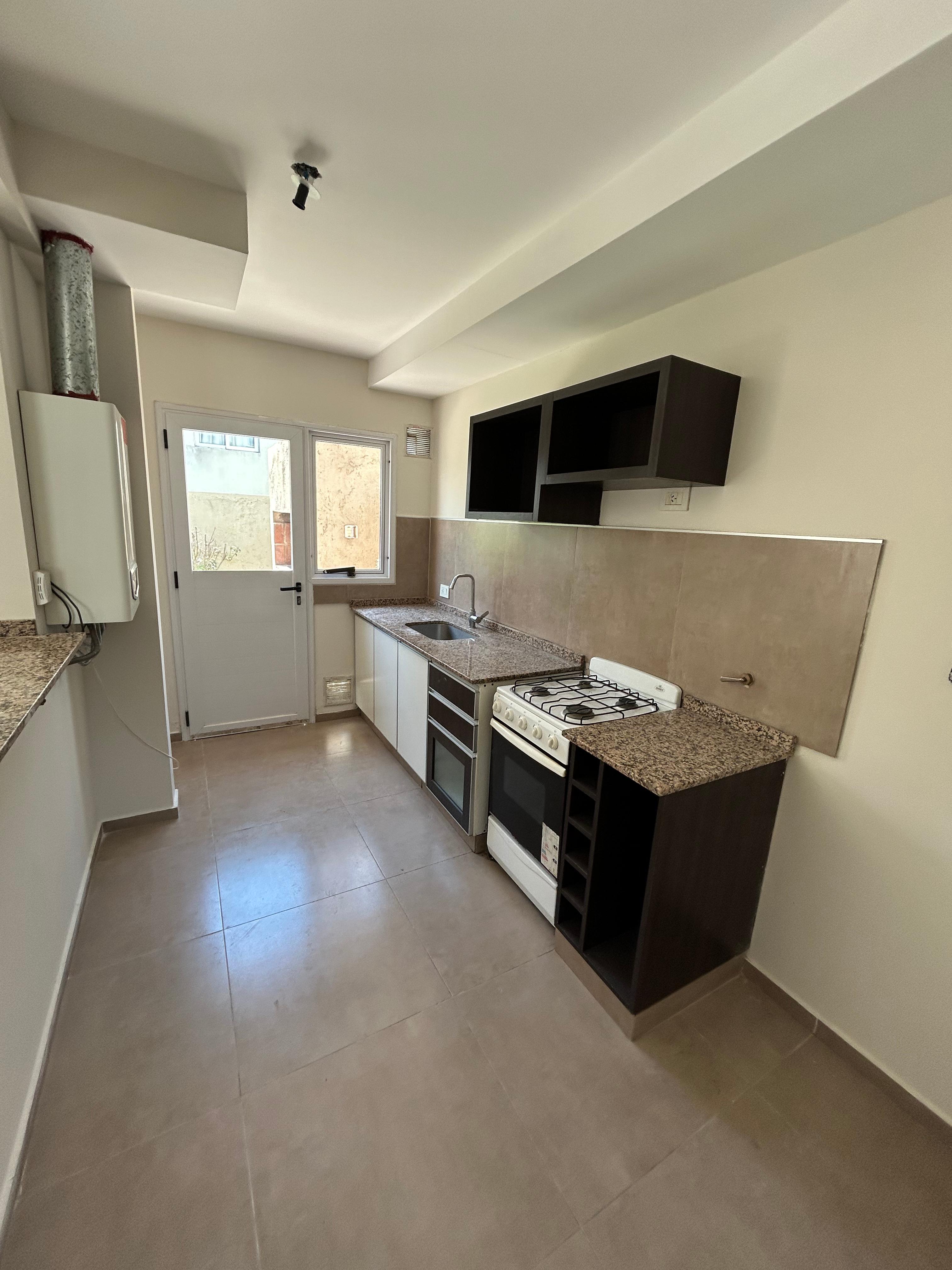 Dúplex 3 Dorm  3 Baños  Cochera  Patio c Asador  Pileta y Seguridad 24hs en Altos de Manantiales