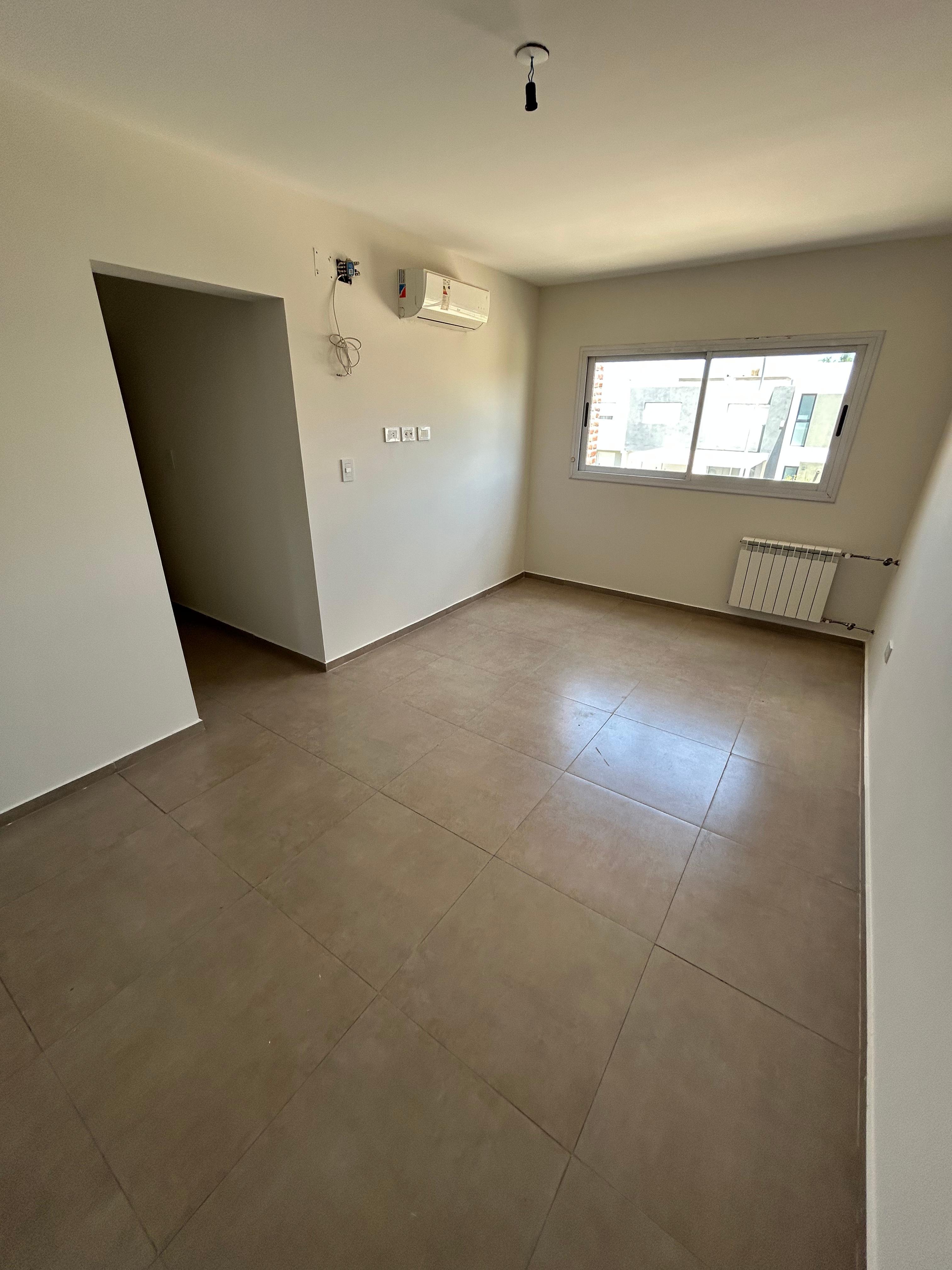 Dúplex 3 Dorm  3 Baños  Cochera  Patio c Asador  Pileta y Seguridad 24hs en Altos de Manantiales