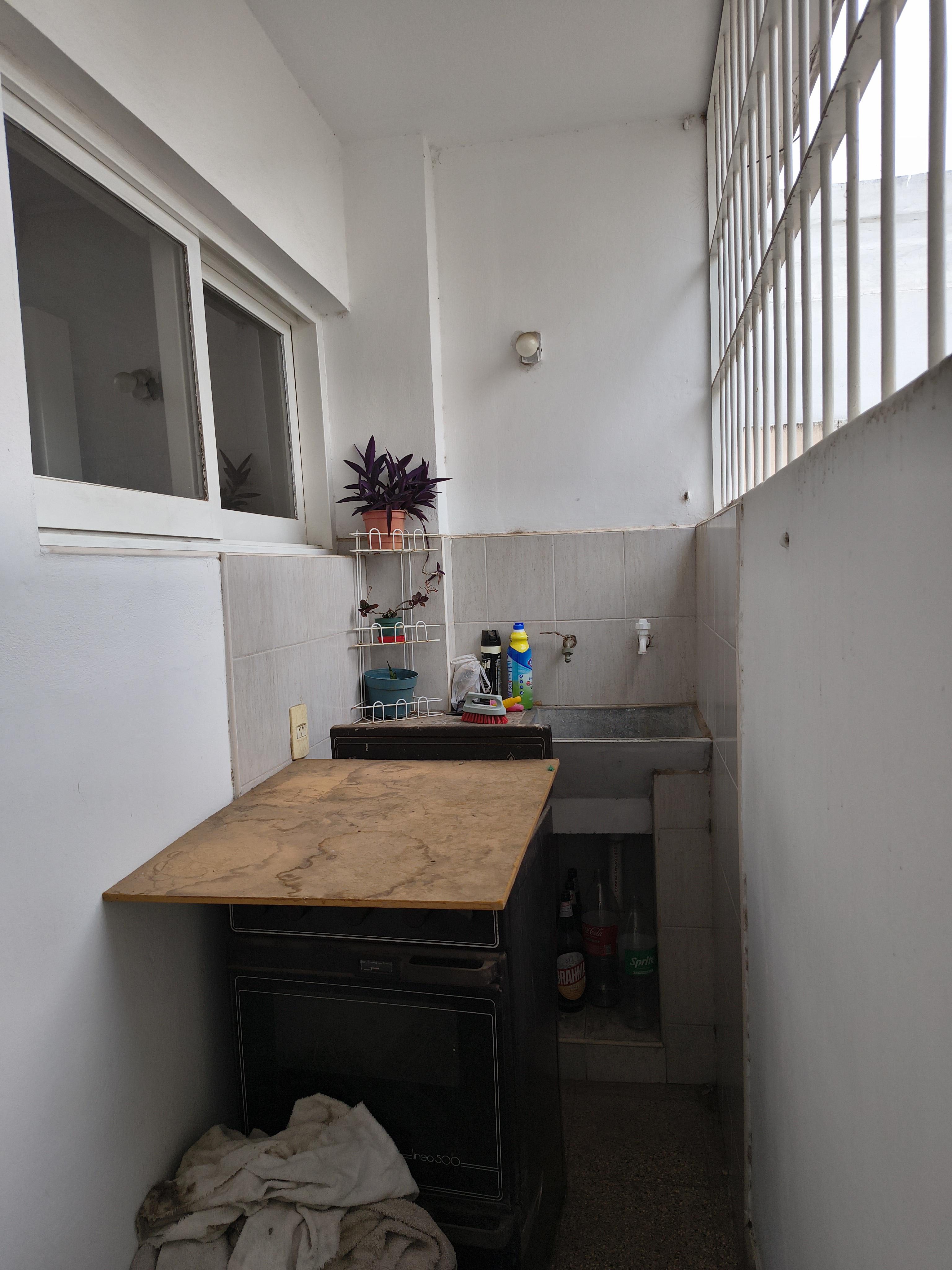 Excelente departamento de dos dormitorios, patio y asador