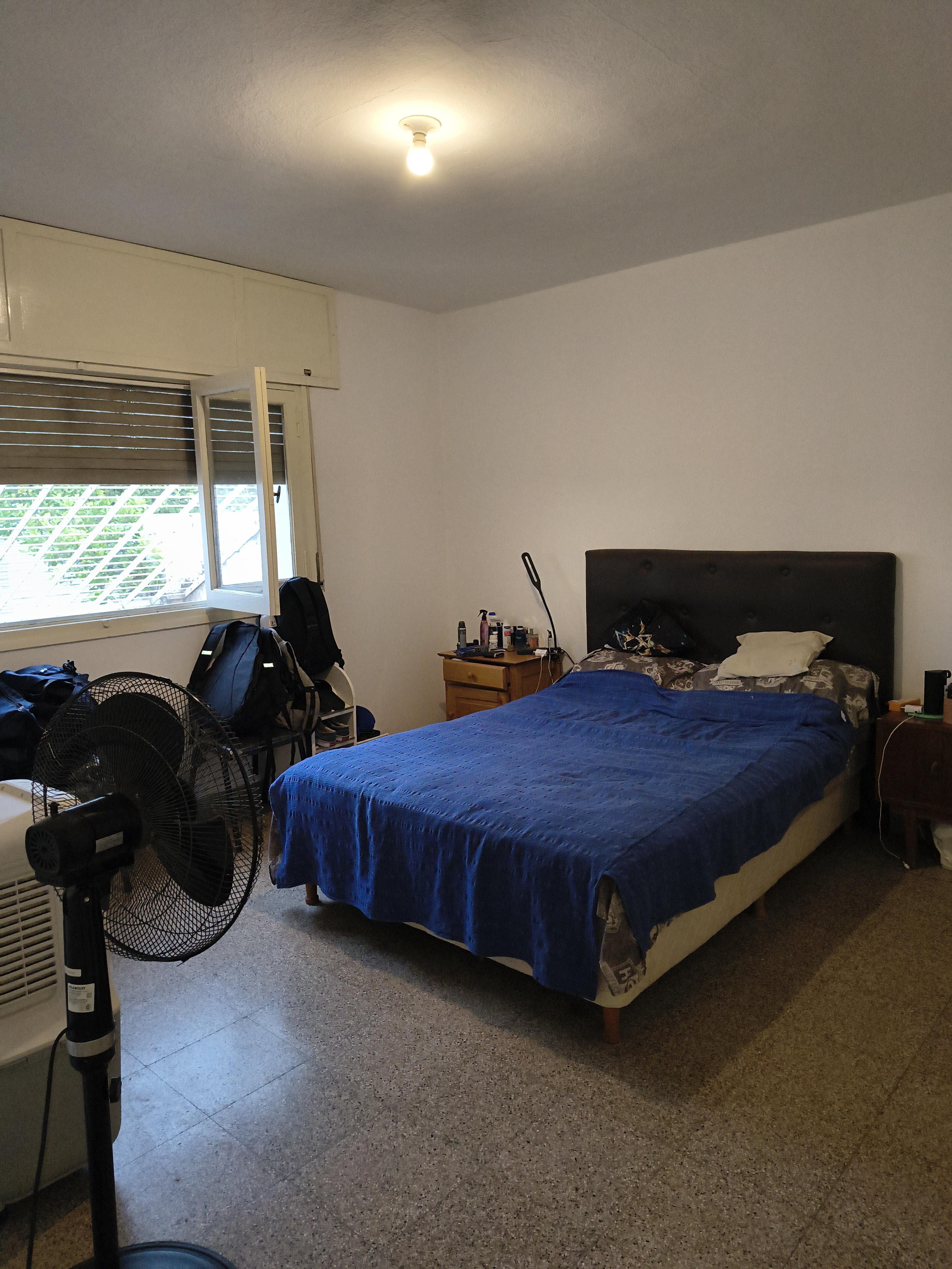 Excelente departamento de dos dormitorios, patio y asador