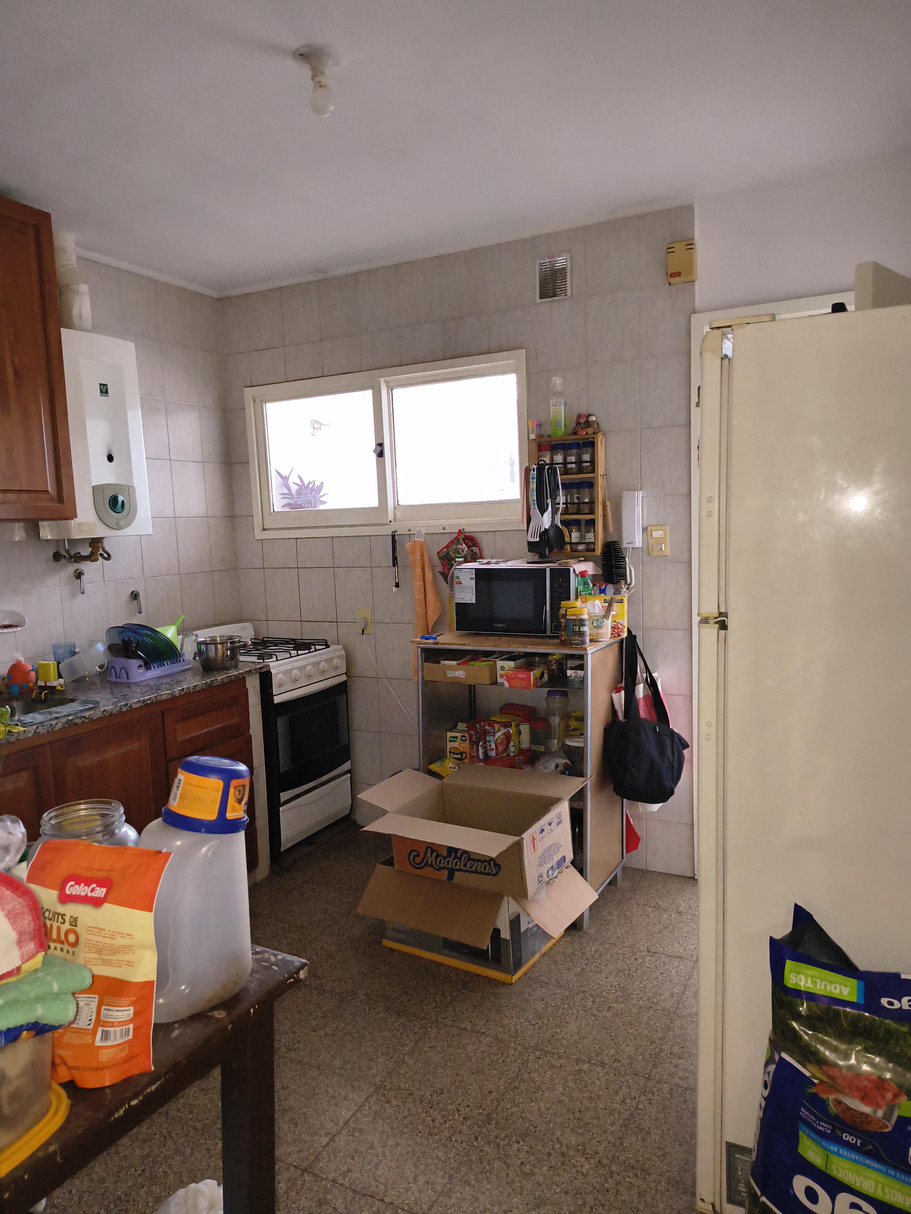 Excelente departamento de dos dormitorios, patio y asador