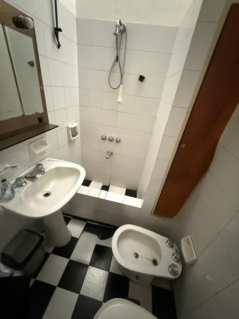 VENTA CASA 4 DORMITORIOS EN BARRIO MAIPU