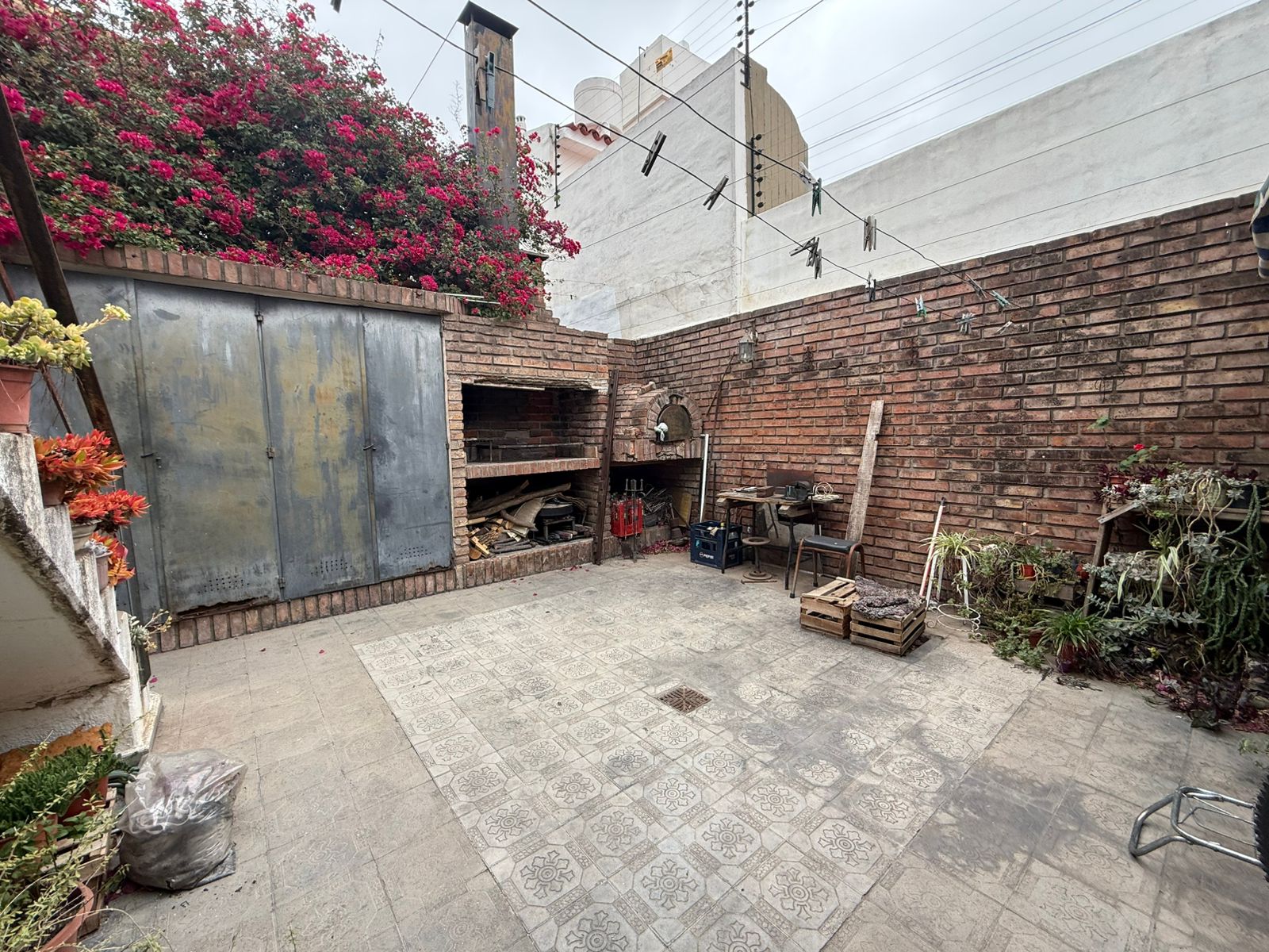 VENTA CASA 4 DORMITORIOS EN BARRIO MAIPU