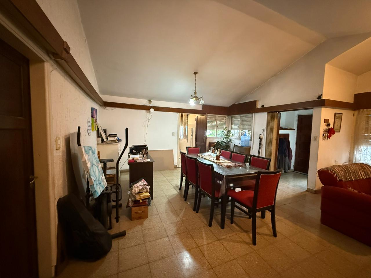 VENTA CASA 4 DORMITORIOS EN BARRIO MAIPU