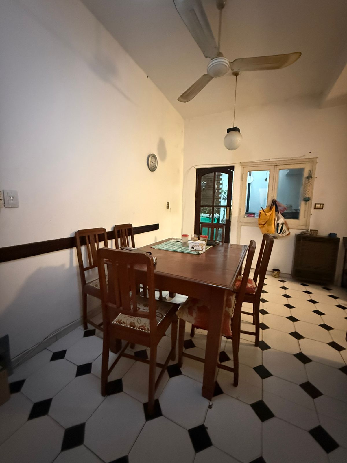 VENTA CASA 4 DORMITORIOS EN BARRIO MAIPU