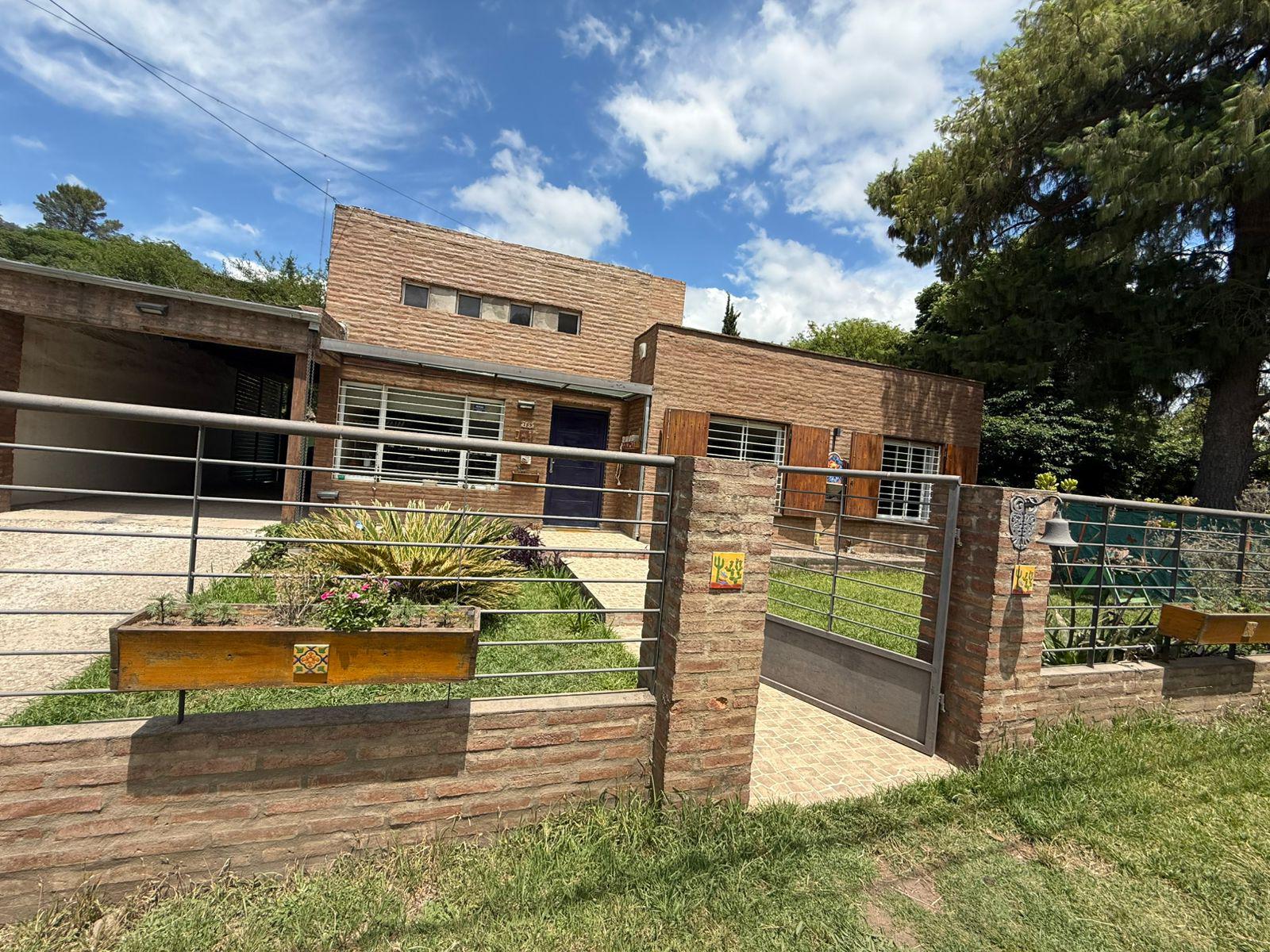 VENTA CASA 2 DORMITORIOS EN ÑU PORA RIO CEBALLOS