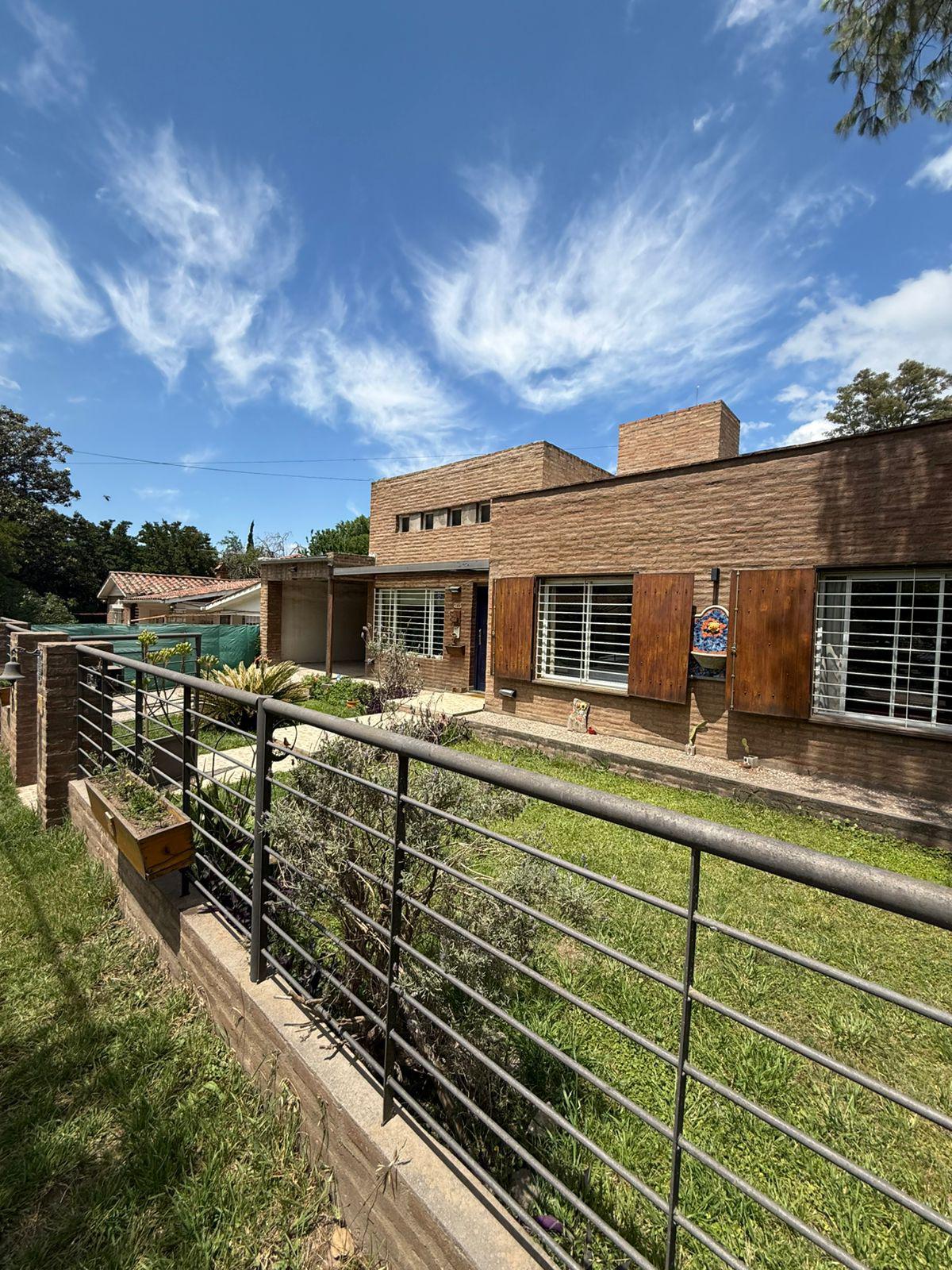 VENTA CASA 2 DORMITORIOS EN ÑU PORA RIO CEBALLOS