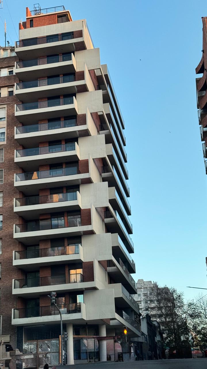 VENTA OFICINA CON COCHERA EN CENTRO EDIFICIO SIRIO LIBANES