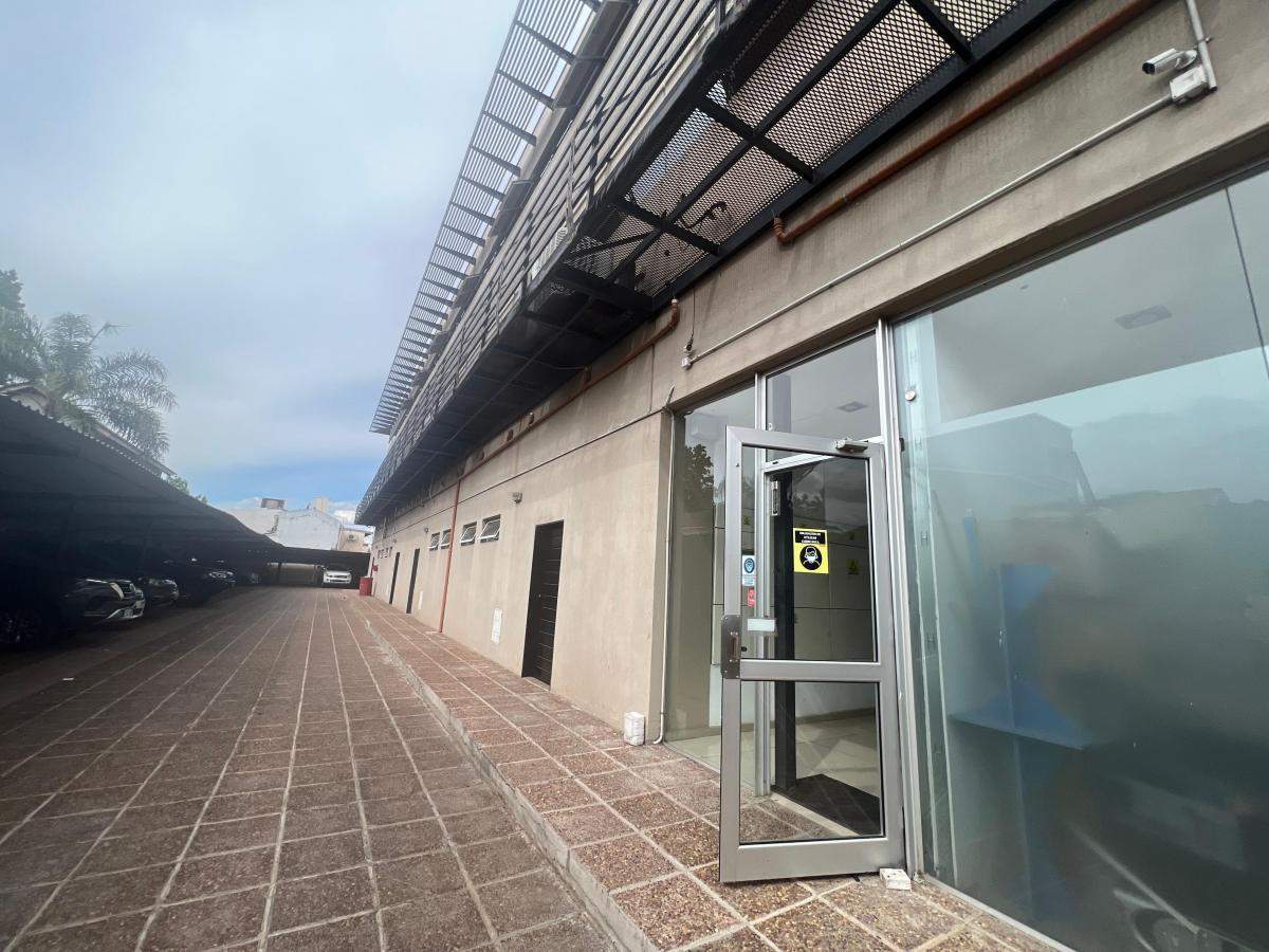 VENTA LOCAL COMERCIAL EN BARRIO CERRO DE LAS ROSAS