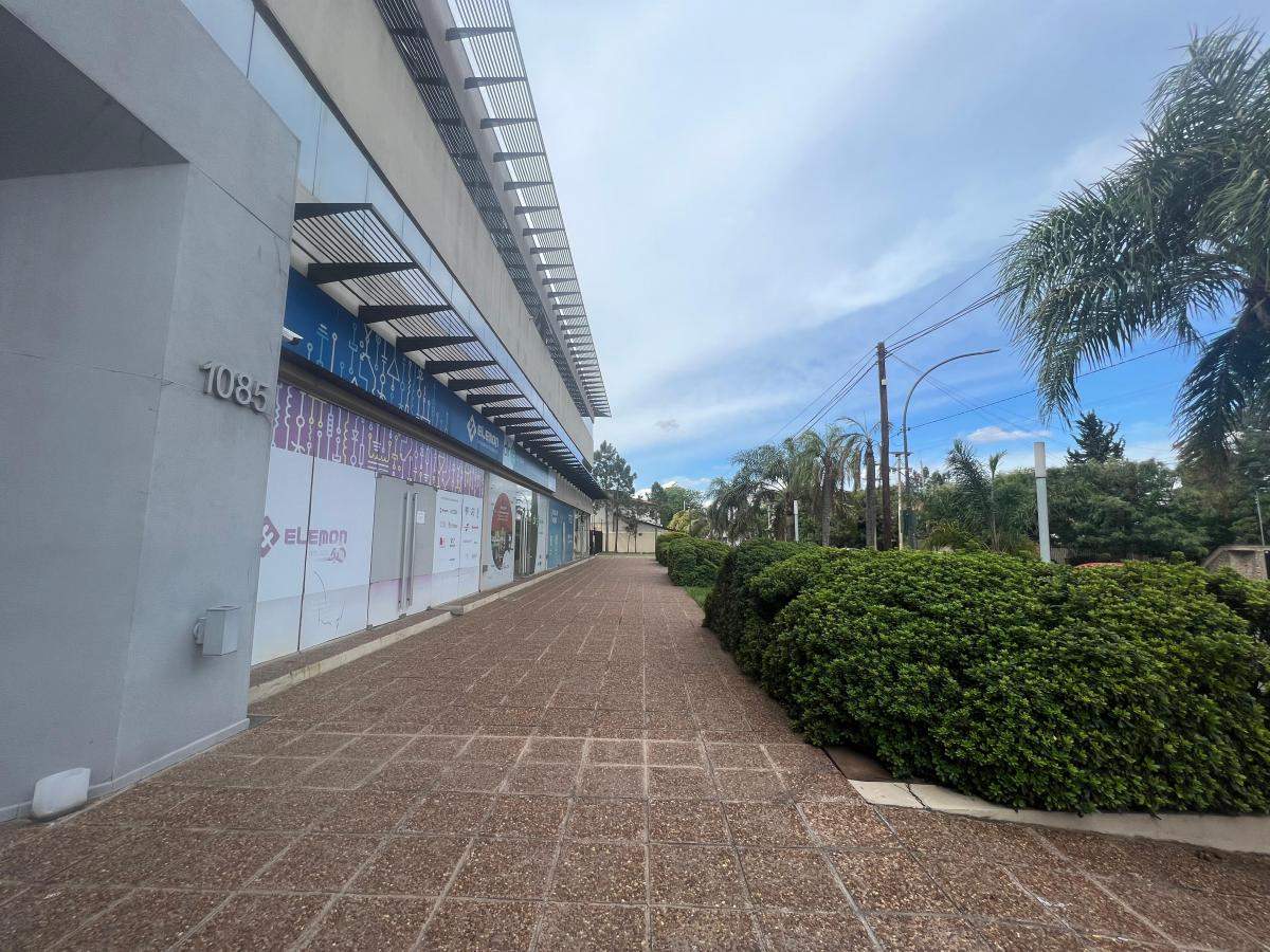 VENTA LOCAL COMERCIAL EN BARRIO CERRO DE LAS ROSAS