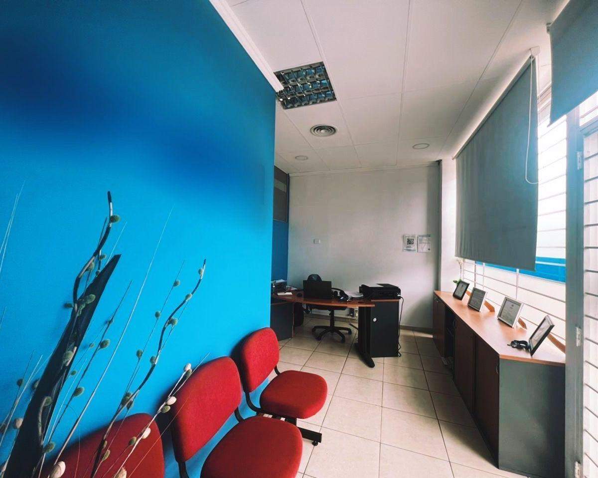 VENTA LOCAL COMERCIAL EN BARRIO CERRO DE LAS ROSAS