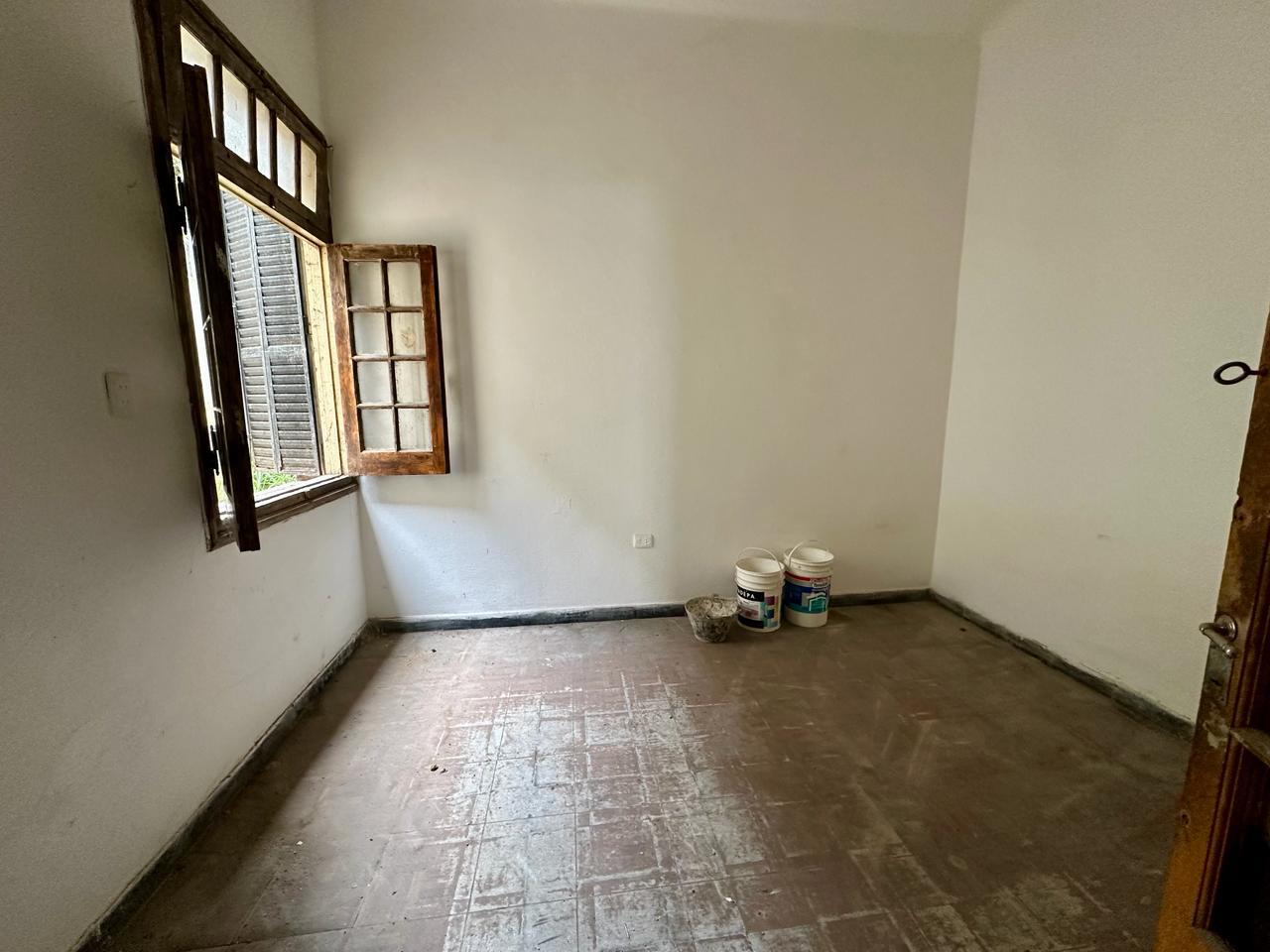 OPORTUNIDAD VENTA CASA  A RECICLAR CENTRICA 10 AMBIENTES