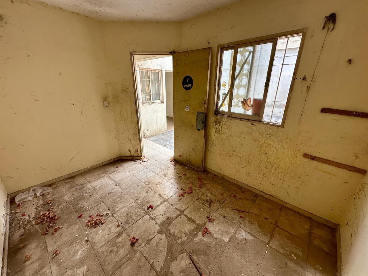 OPORTUNIDAD VENTA CASA  A RECICLAR CENTRICA 10 AMBIENTES