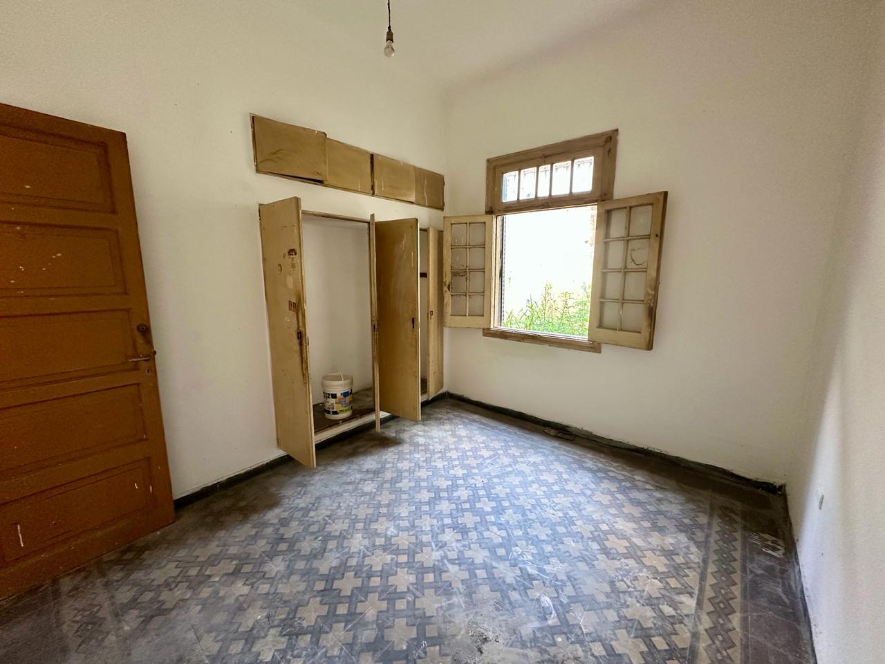 OPORTUNIDAD VENTA CASA  A RECICLAR CENTRICA 10 AMBIENTES