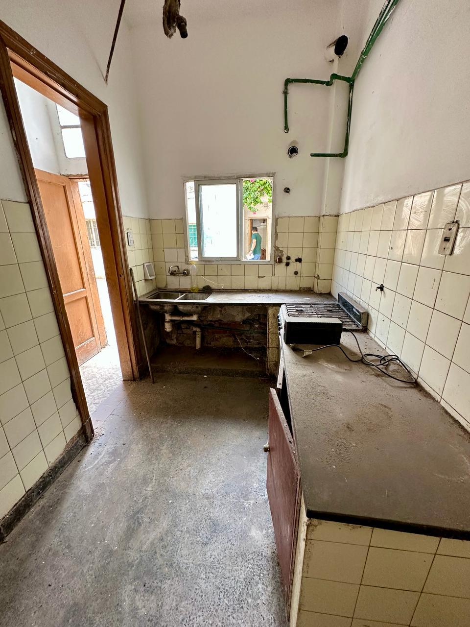 OPORTUNIDAD VENTA CASA  A RECICLAR CENTRICA 10 AMBIENTES