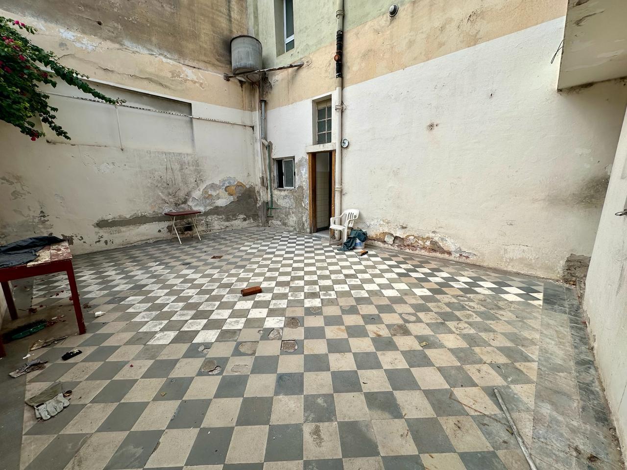 OPORTUNIDAD VENTA CASA  A RECICLAR CENTRICA 10 AMBIENTES