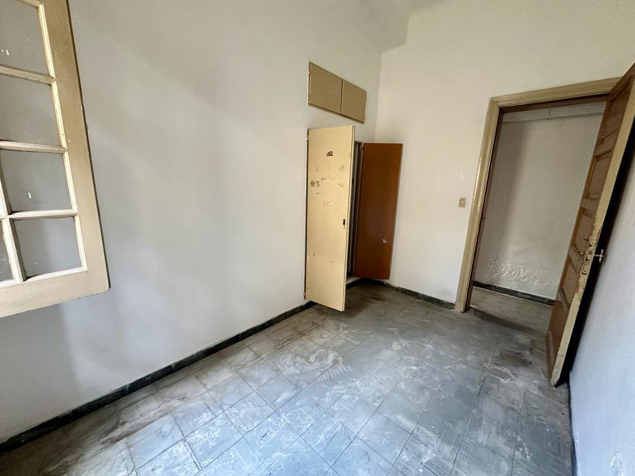 OPORTUNIDAD VENTA CASA  A RECICLAR CENTRICA 10 AMBIENTES