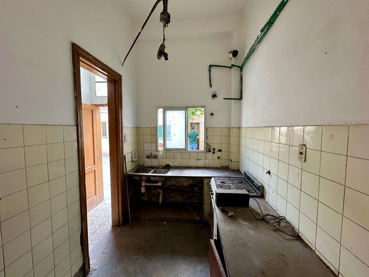 OPORTUNIDAD VENTA CASA  A RECICLAR CENTRICA 10 AMBIENTES