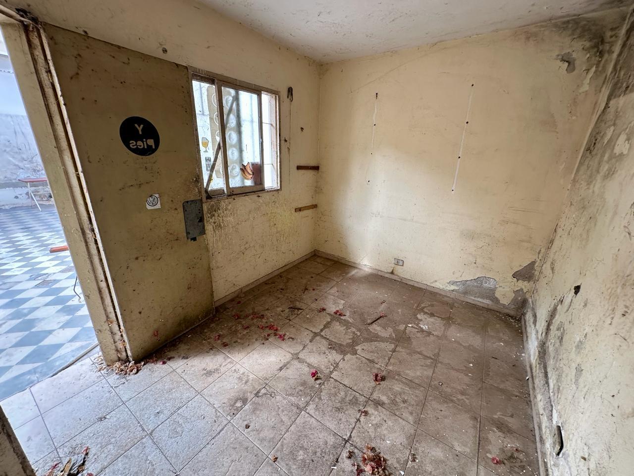 OPORTUNIDAD VENTA CASA  A RECICLAR CENTRICA 10 AMBIENTES