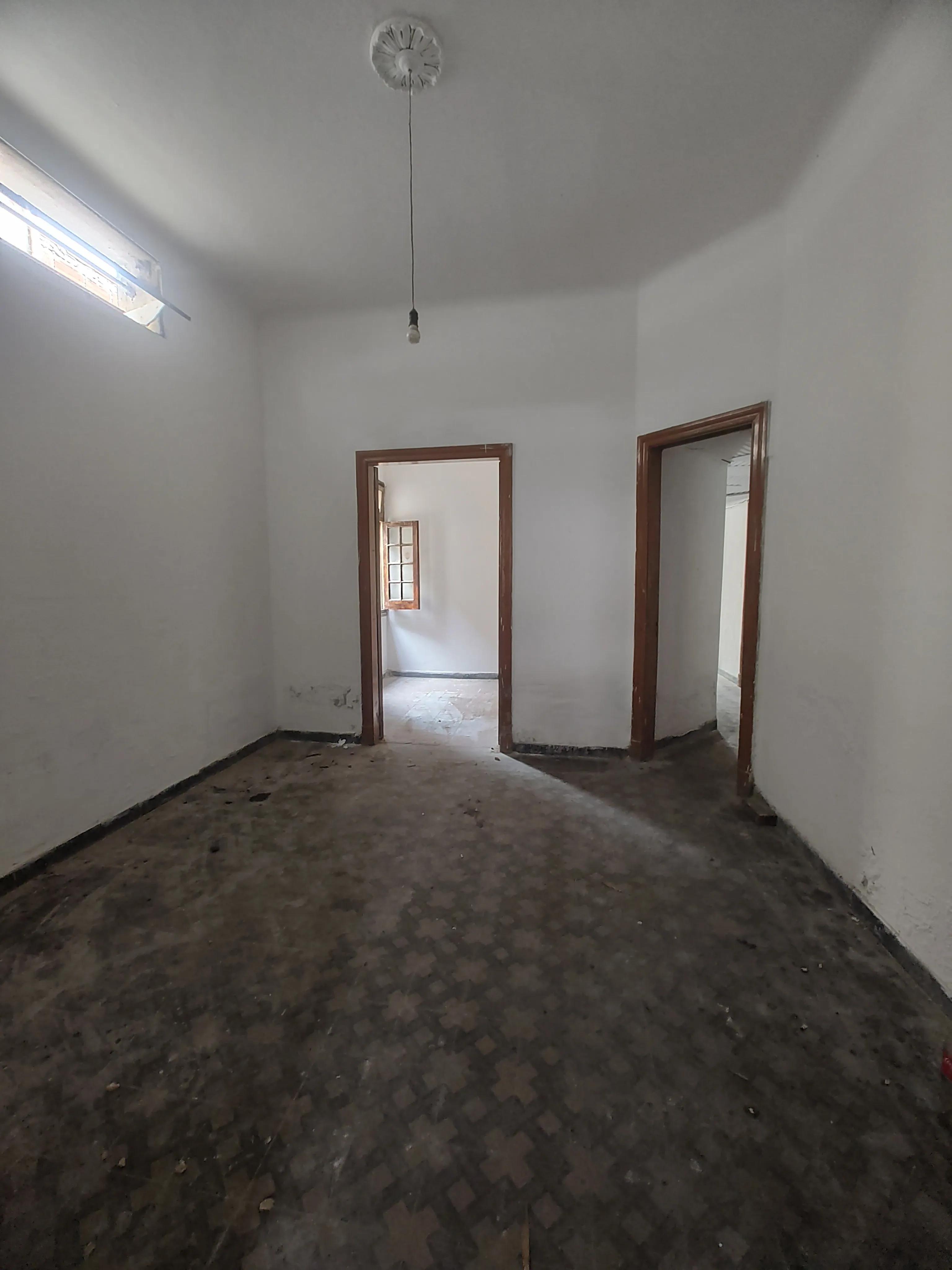 OPORTUNIDAD VENTA CASA  A RECICLAR CENTRICA 10 AMBIENTES