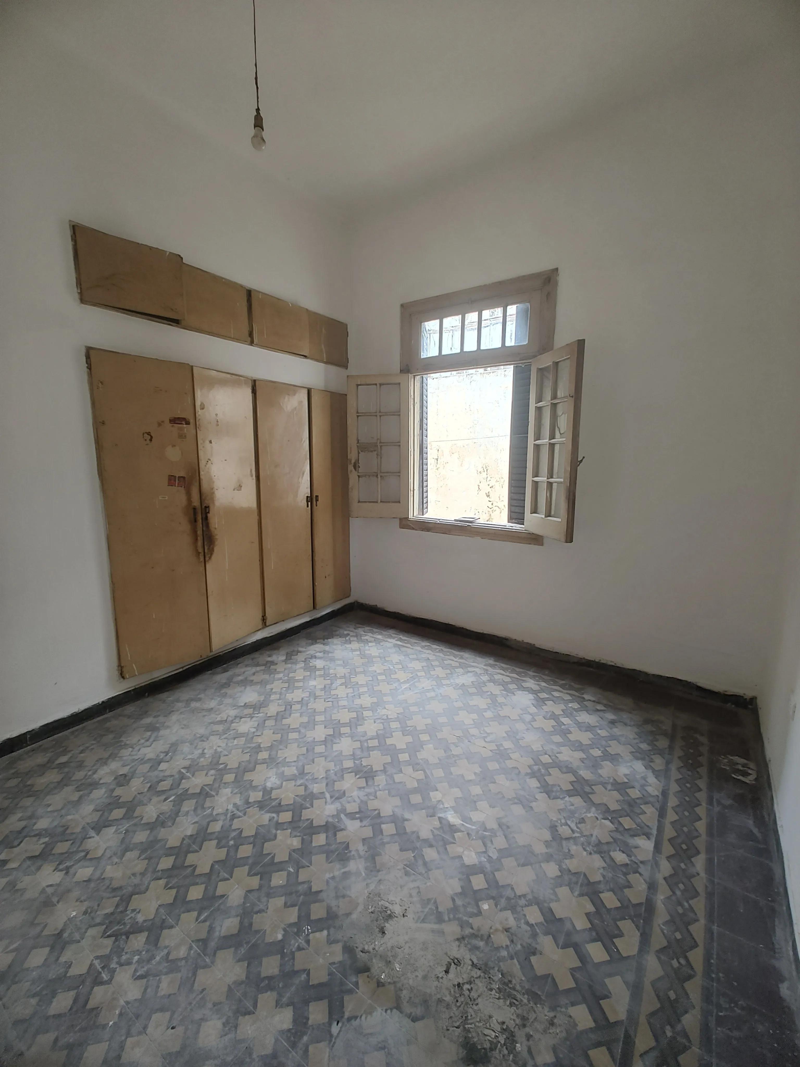 OPORTUNIDAD VENTA CASA  A RECICLAR CENTRICA 10 AMBIENTES