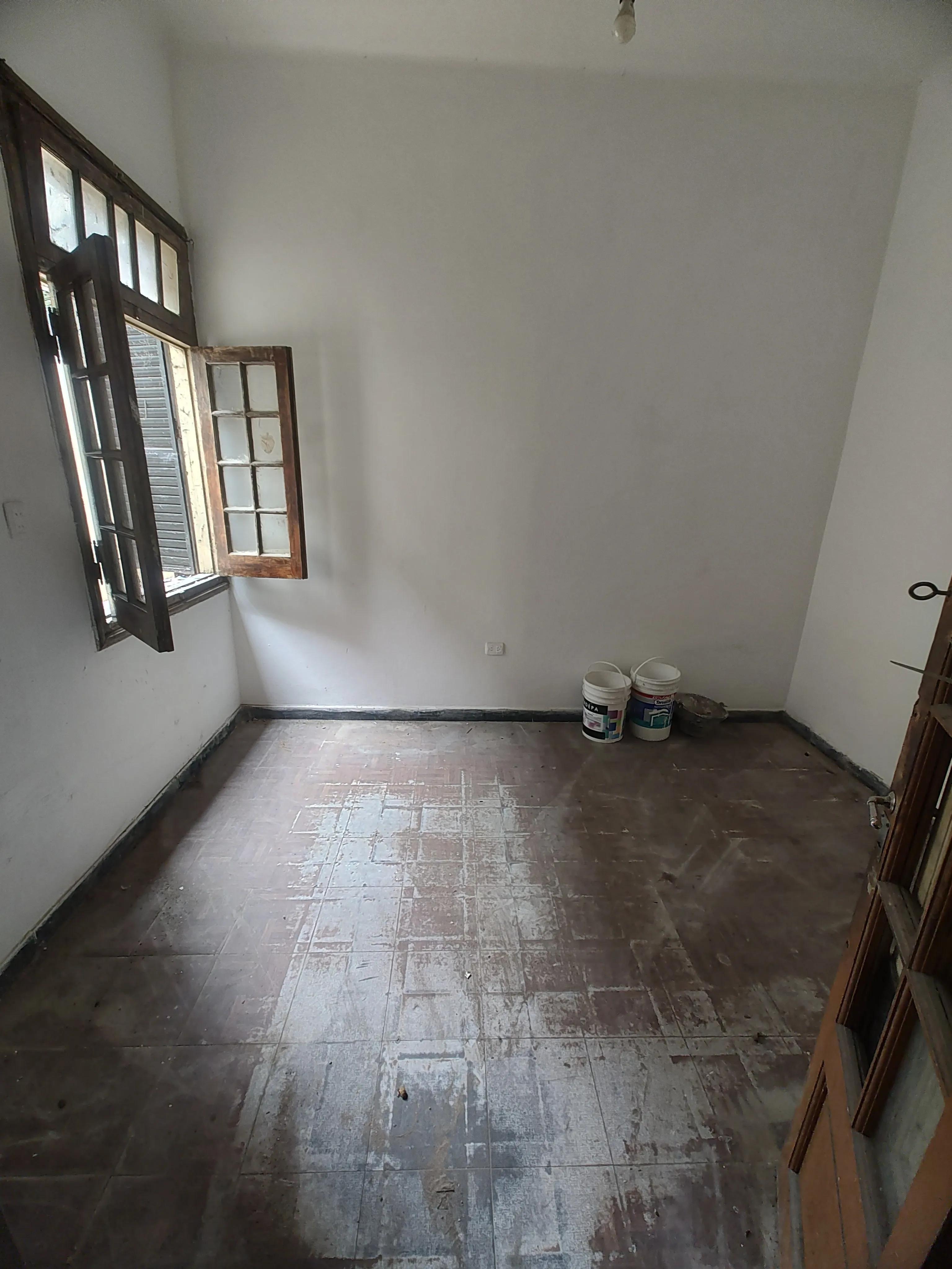 OPORTUNIDAD VENTA CASA  A RECICLAR CENTRICA 10 AMBIENTES