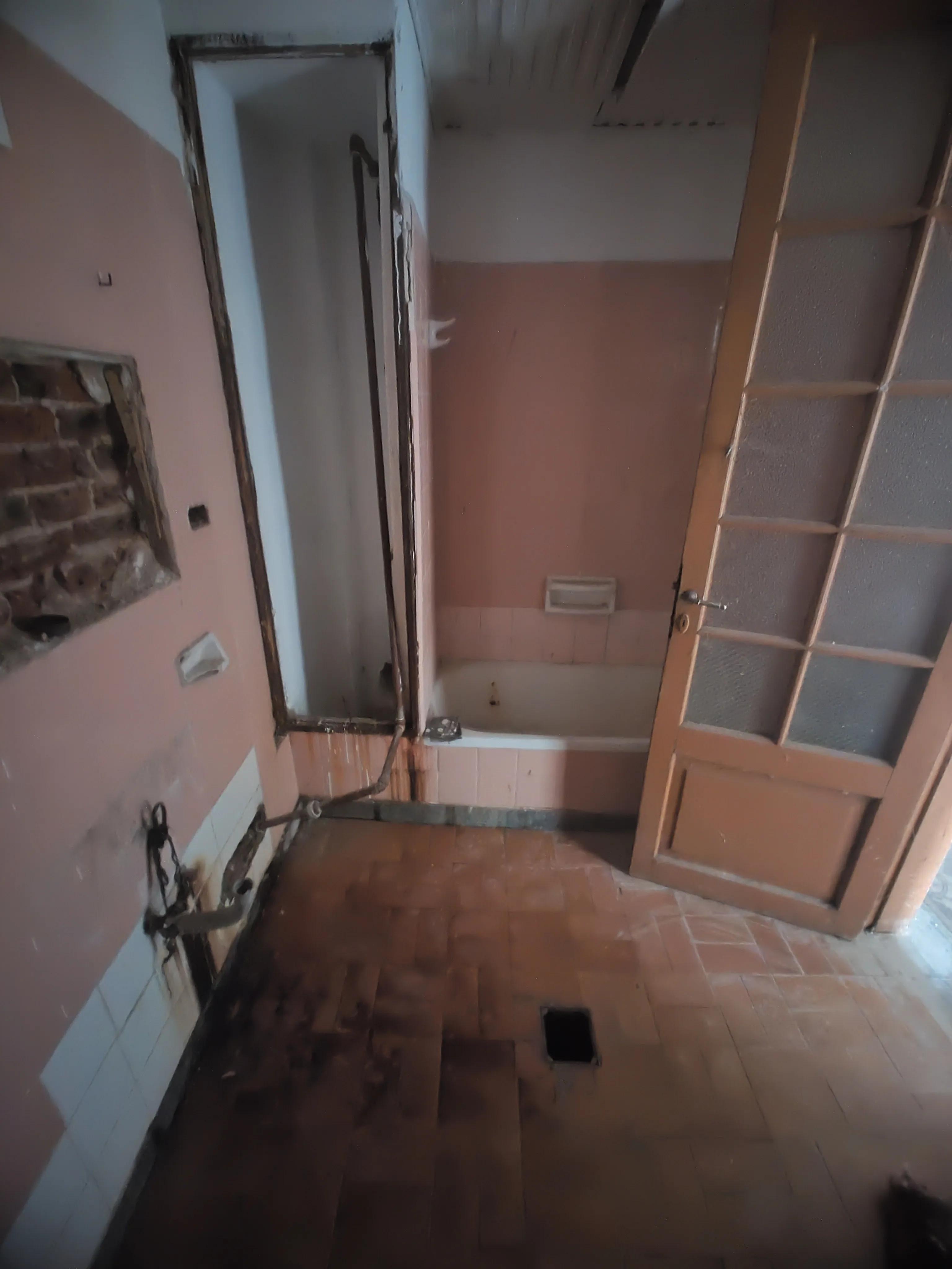 OPORTUNIDAD VENTA CASA  A RECICLAR CENTRICA 10 AMBIENTES