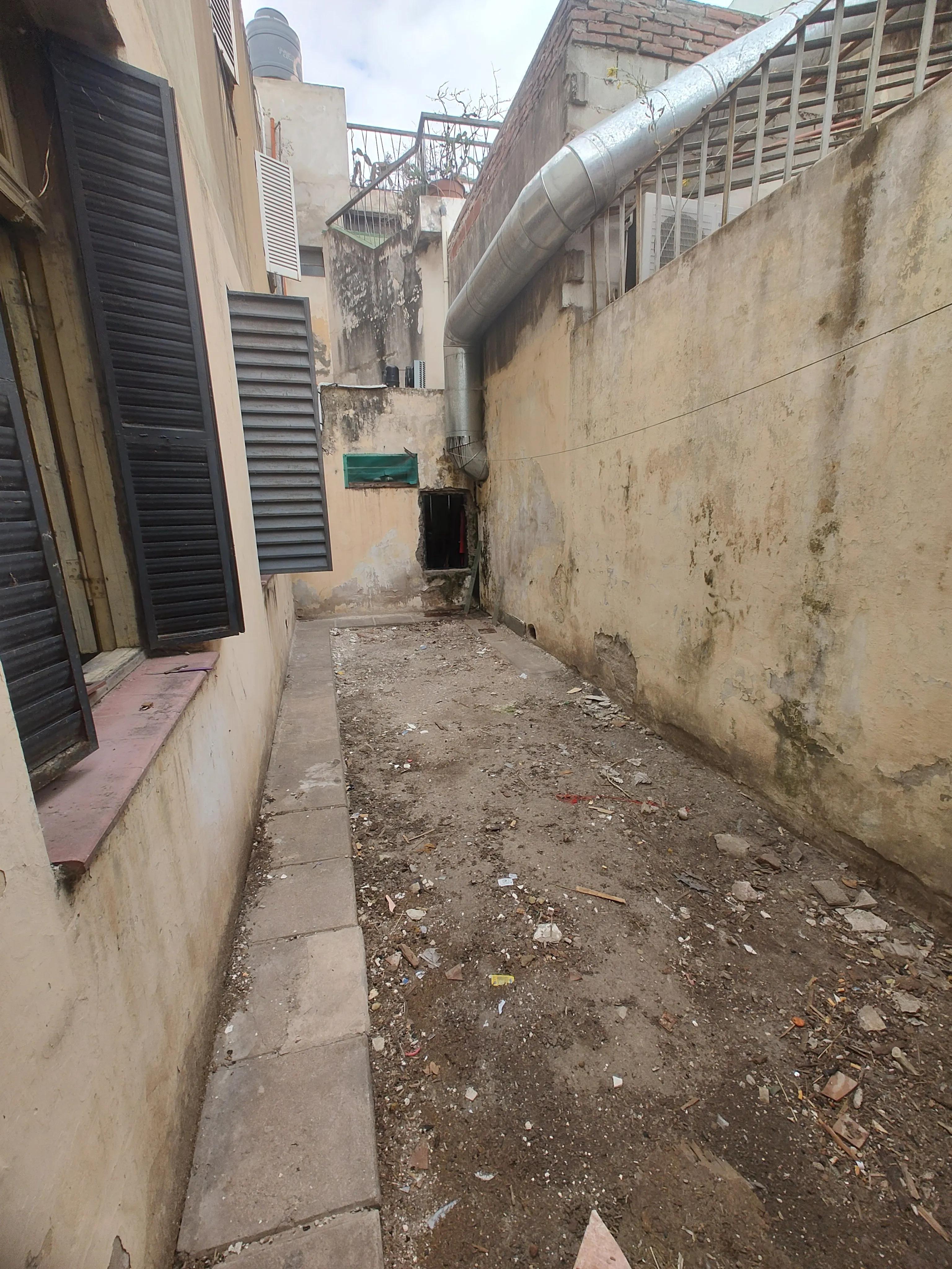 OPORTUNIDAD VENTA CASA  A RECICLAR CENTRICA 10 AMBIENTES