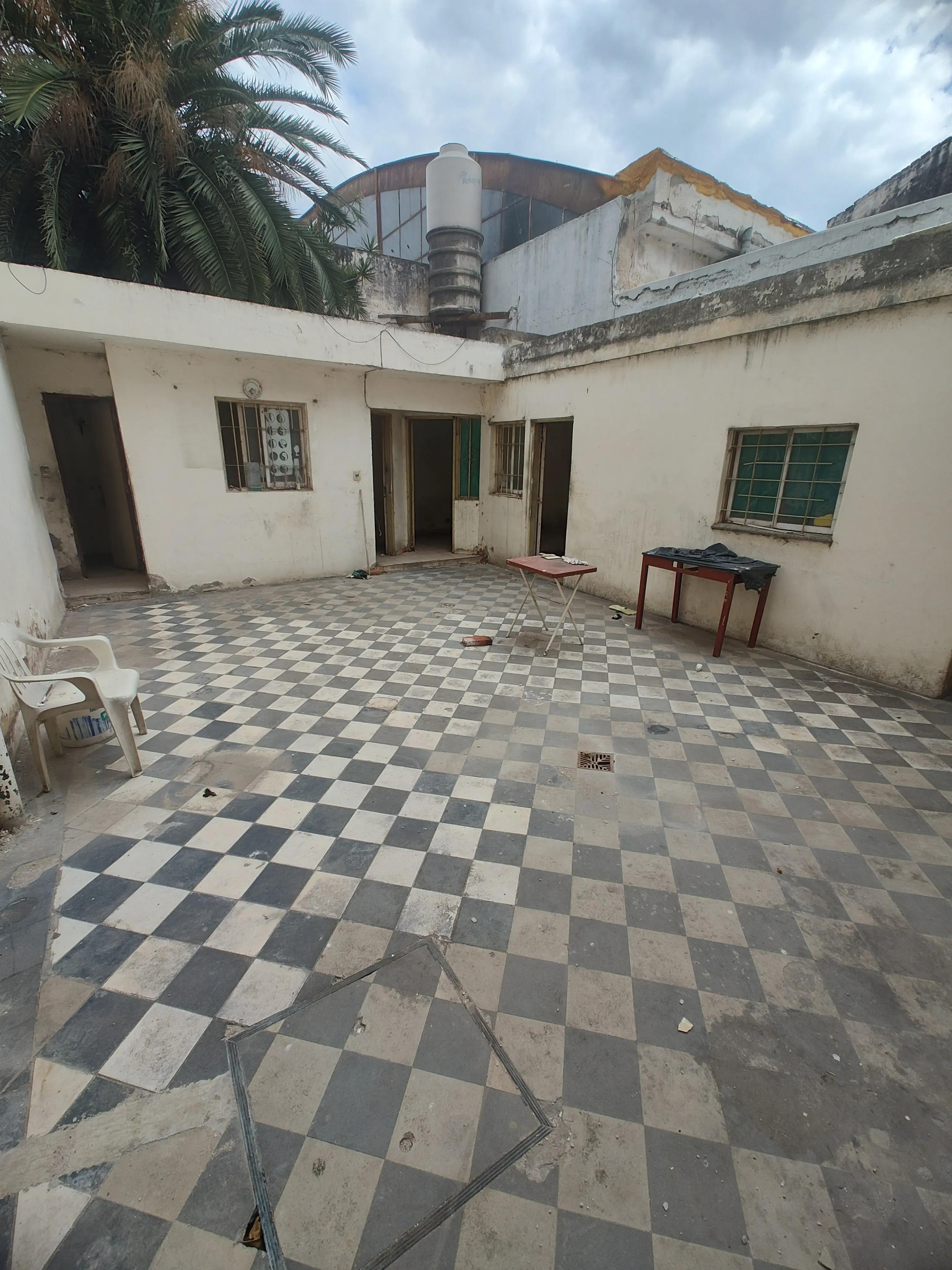 OPORTUNIDAD VENTA CASA  A RECICLAR CENTRICA 10 AMBIENTES