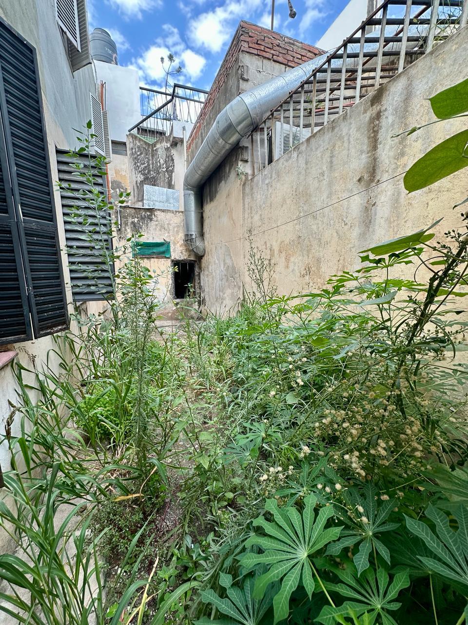 OPORTUNIDAD VENTA CASA  A RECICLAR CENTRICA 10 AMBIENTES