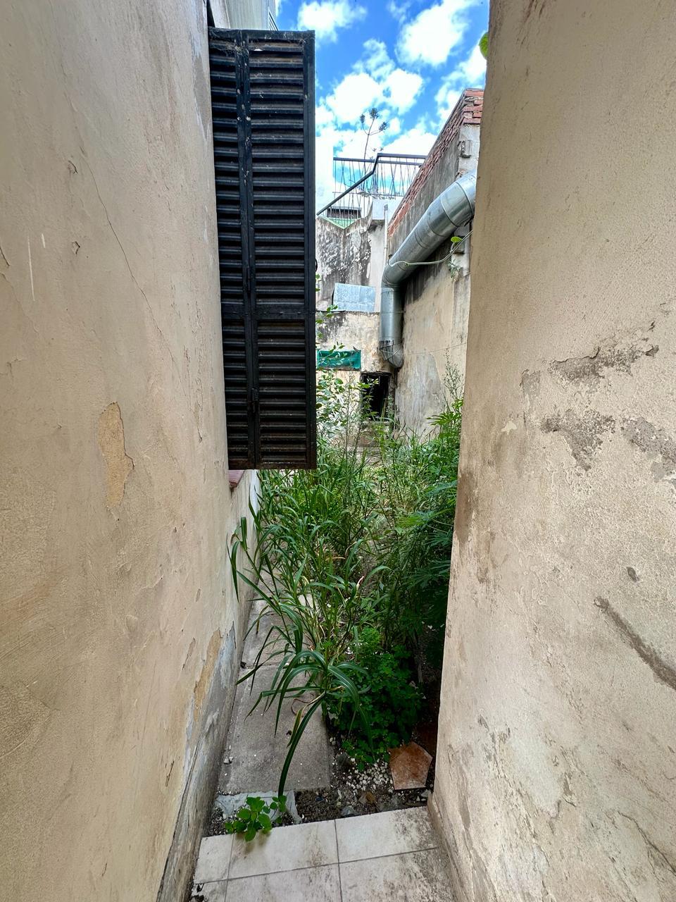 OPORTUNIDAD VENTA CASA  A RECICLAR CENTRICA 10 AMBIENTES