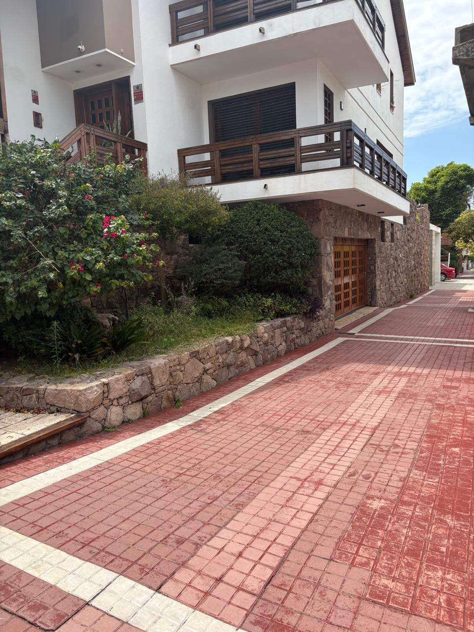 Se alquila casa en Barrio Cofico apta alquiler comercial