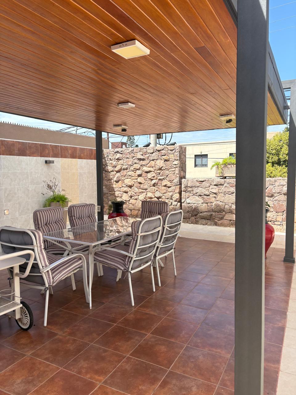 Se alquila casa en Barrio Cofico apta alquiler comercial