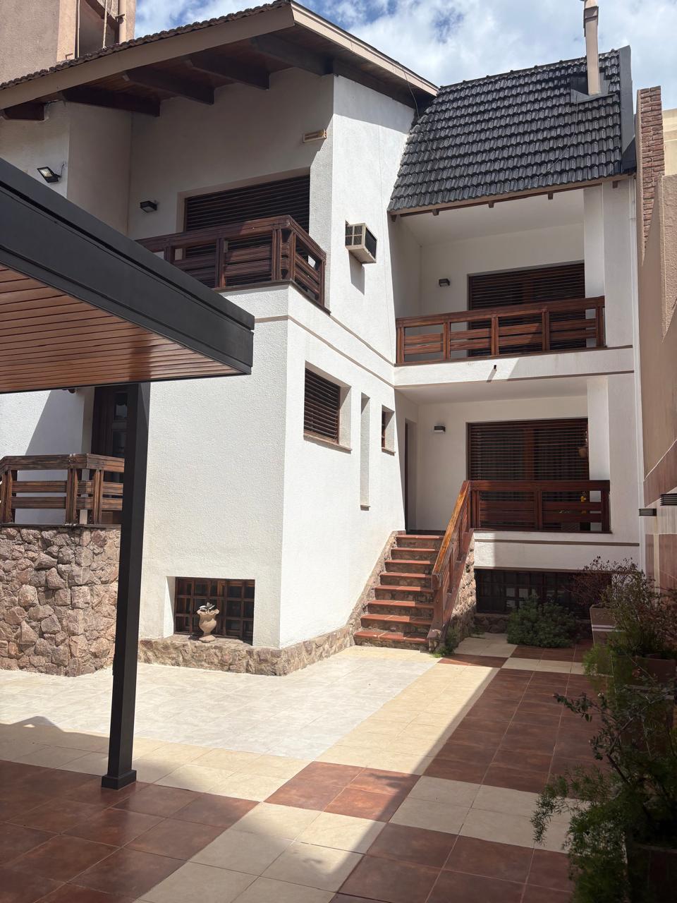 Se alquila casa en Barrio Cofico apta alquiler comercial