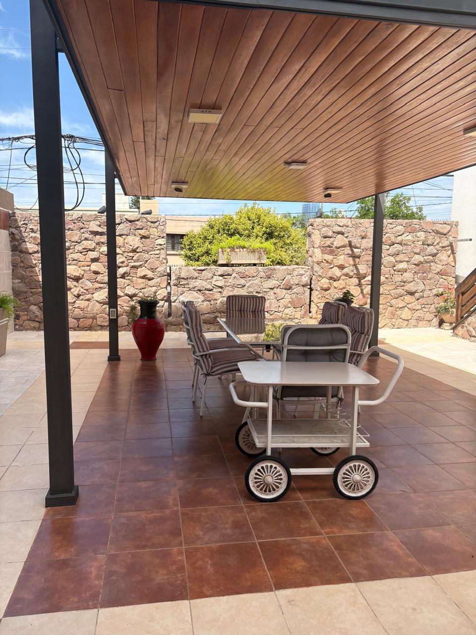 Se alquila casa en Barrio Cofico apta alquiler comercial